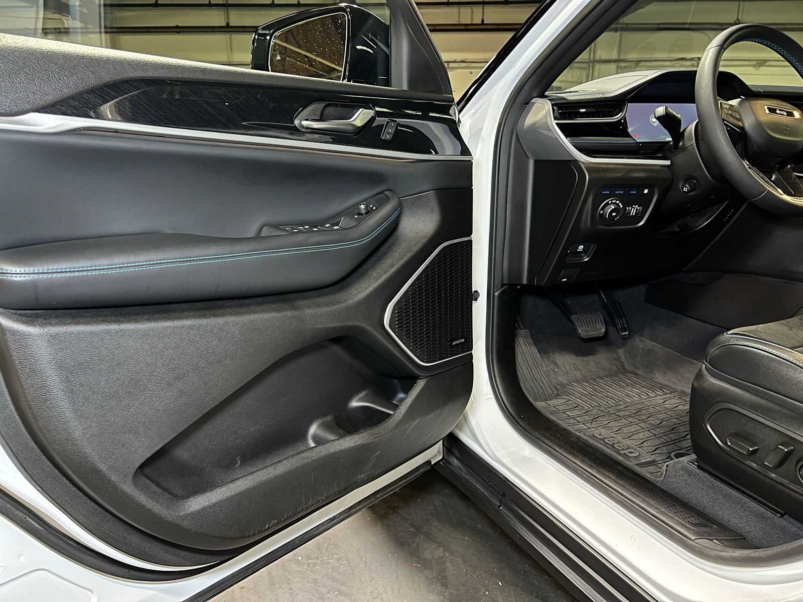 2022 Jeep Grand Cherokee 4xe Trailhawk