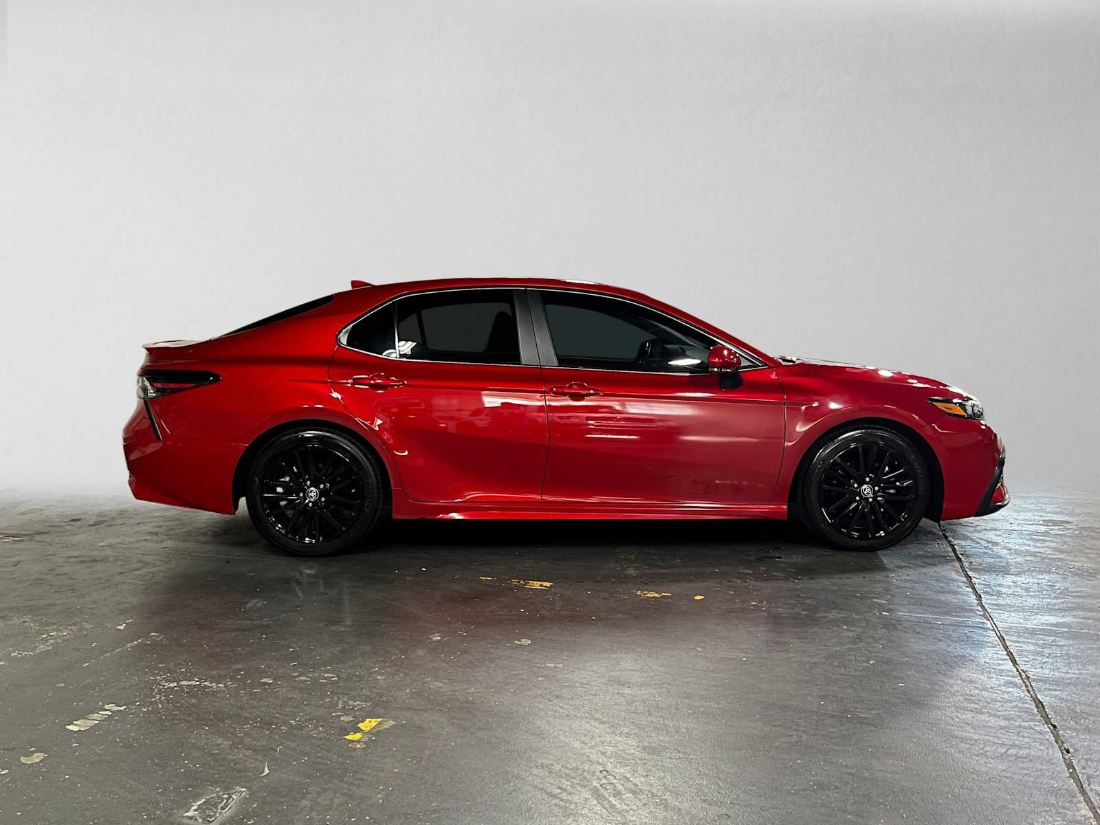 2022 Toyota Camry Hybrid SE
