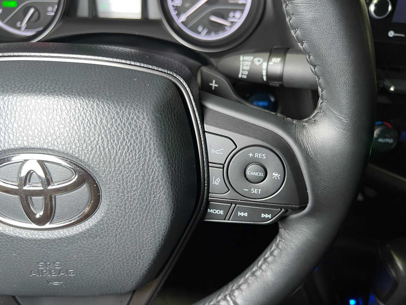2022 Toyota Camry Hybrid SE