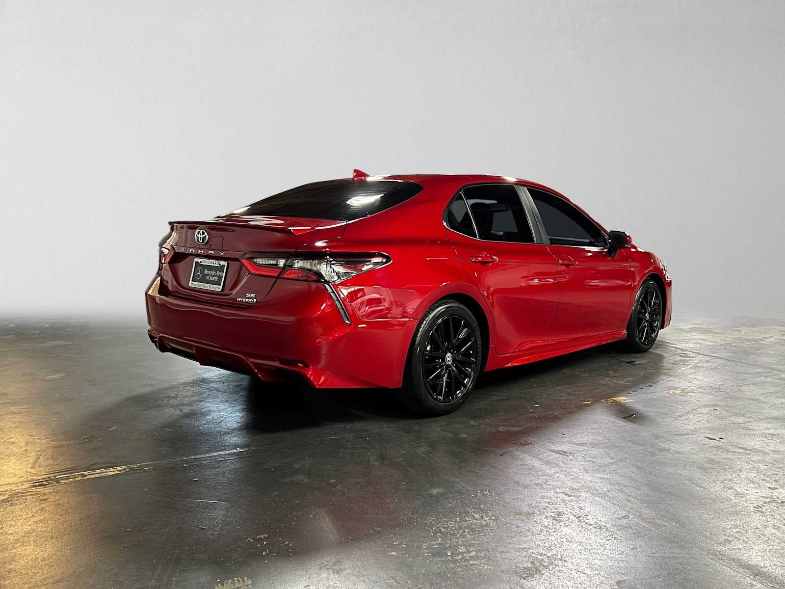 2022 Toyota Camry Hybrid SE