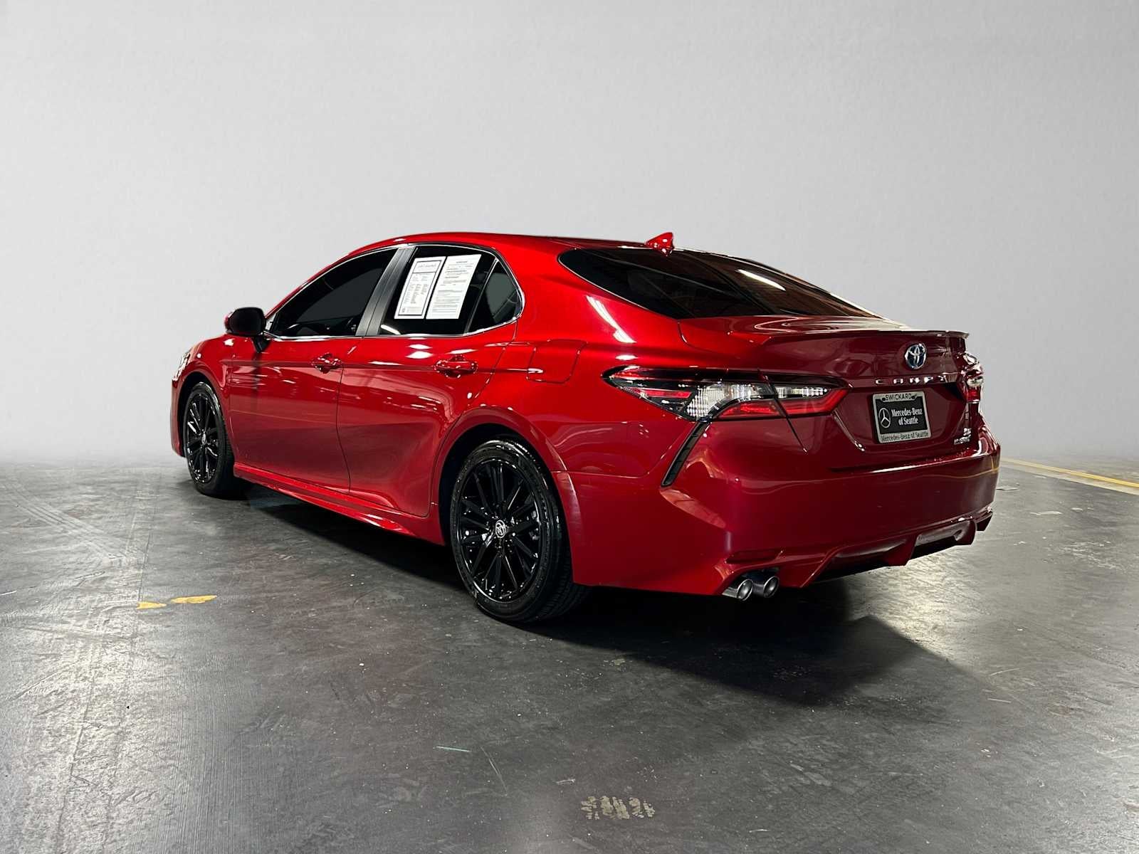 2022 Toyota Camry Hybrid SE