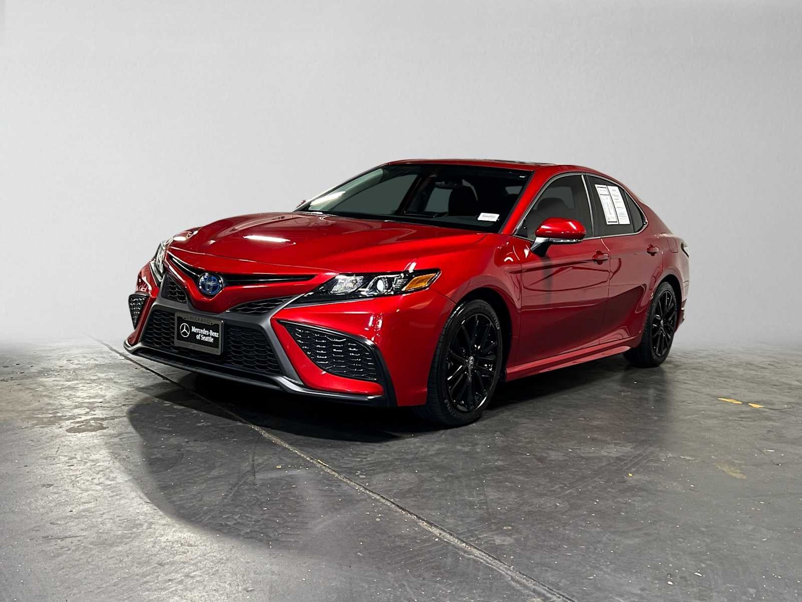 2022 Toyota Camry Hybrid SE