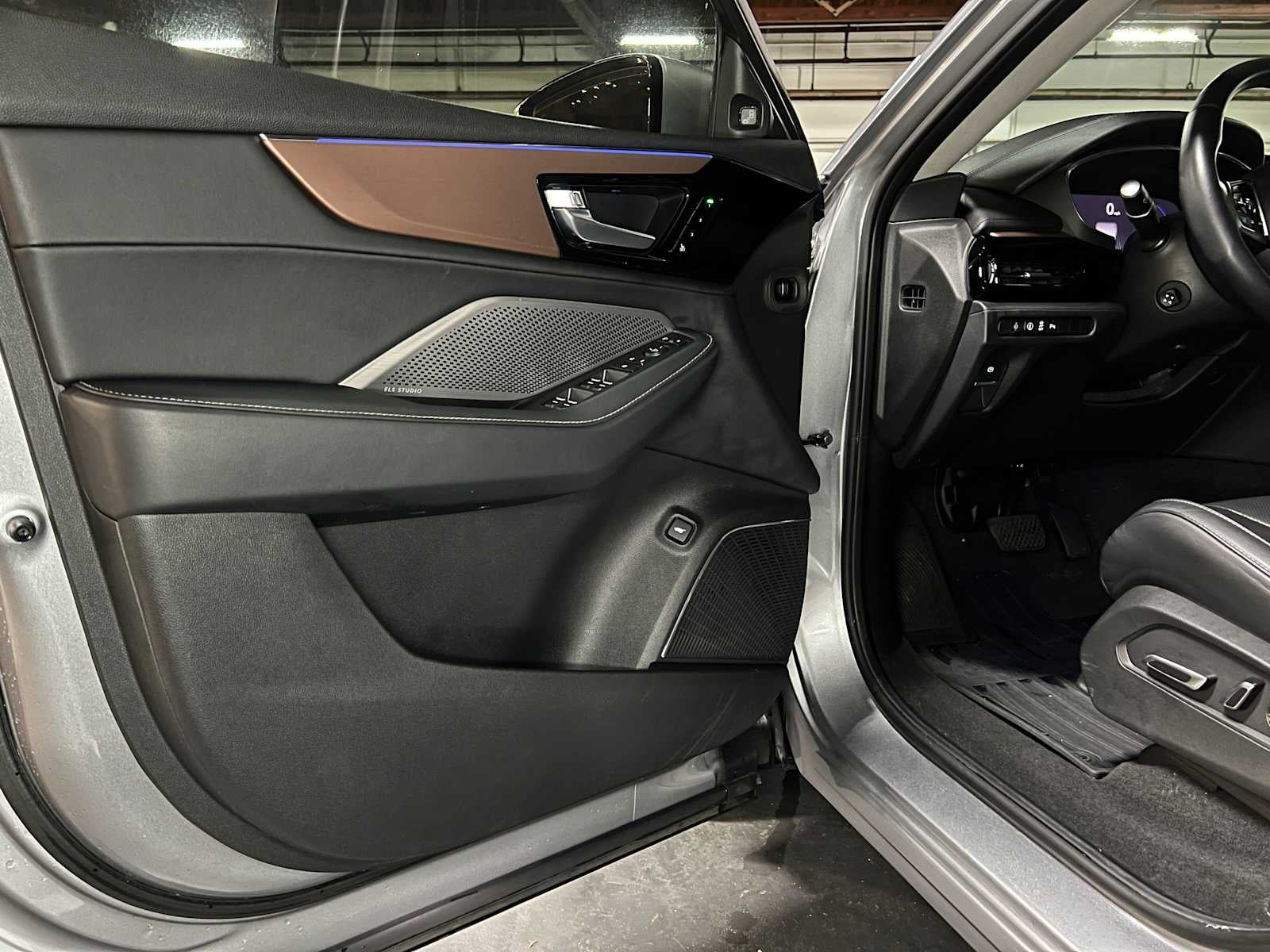 2022 Acura MDX w/Technology Package