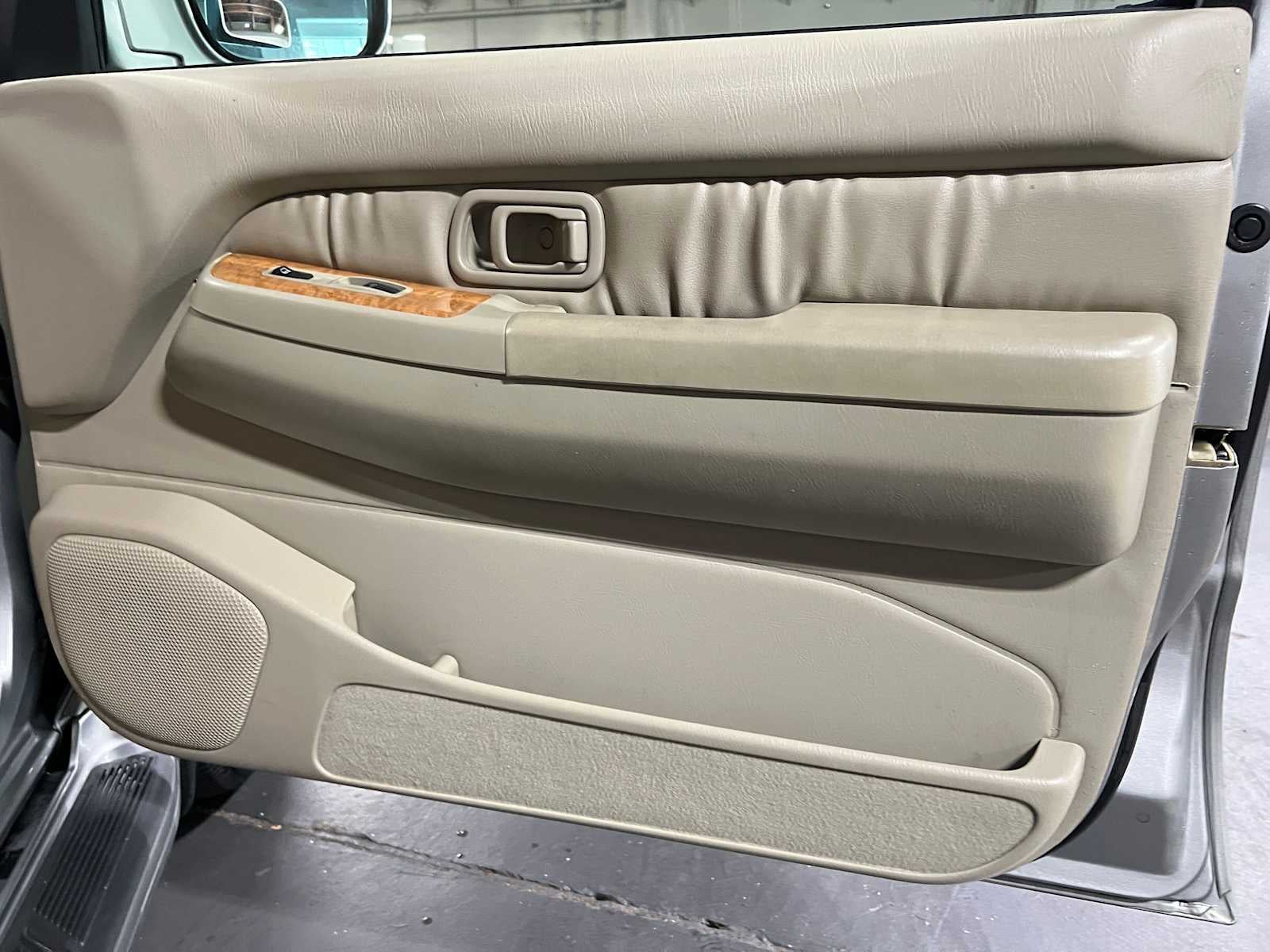2001 INFINITI QX4 Luxury