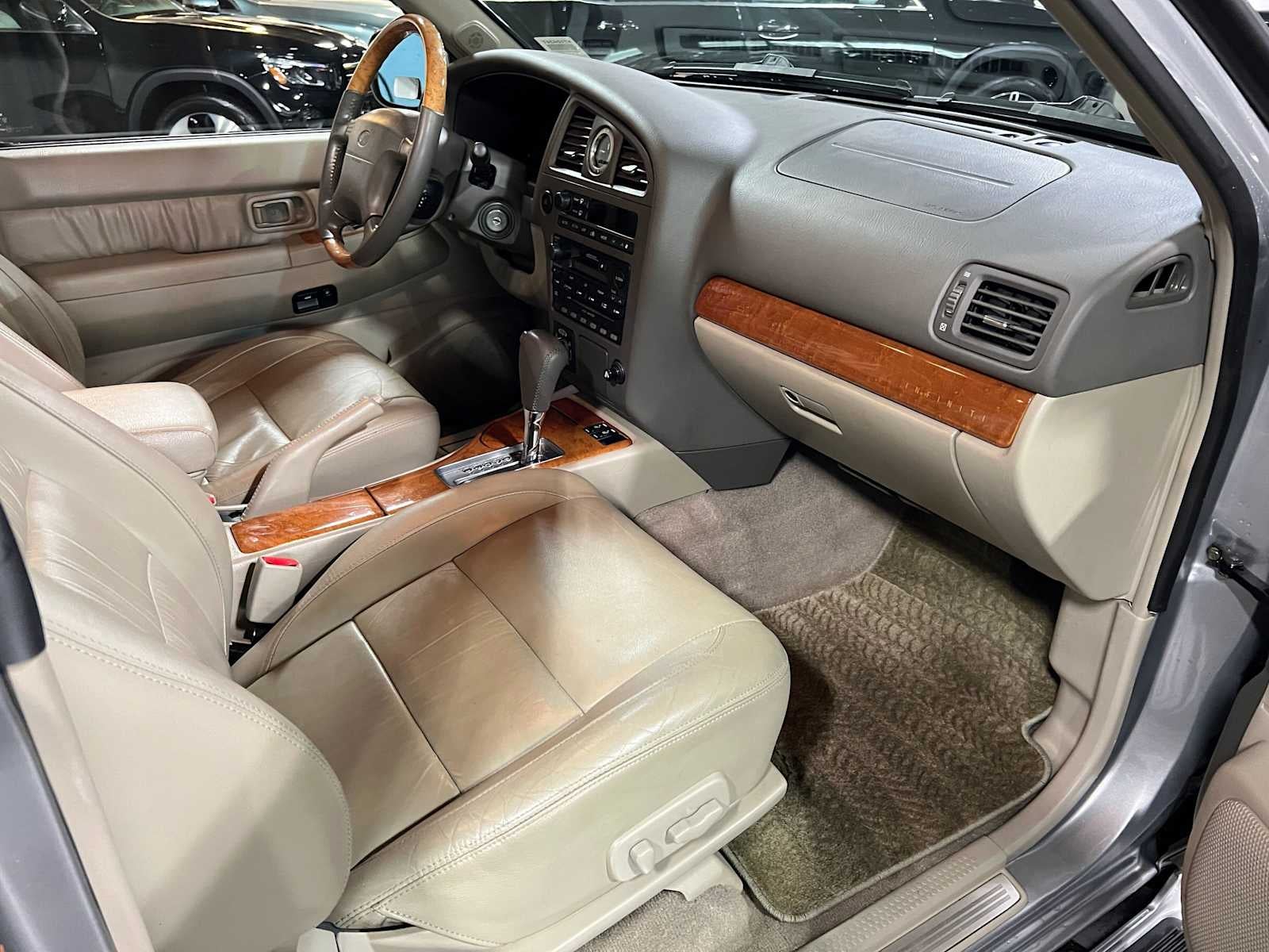 2001 INFINITI QX4 Luxury