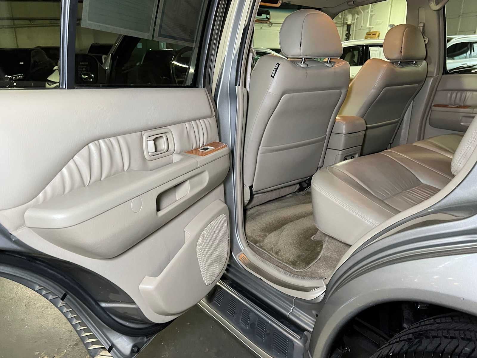 2001 INFINITI QX4 Luxury
