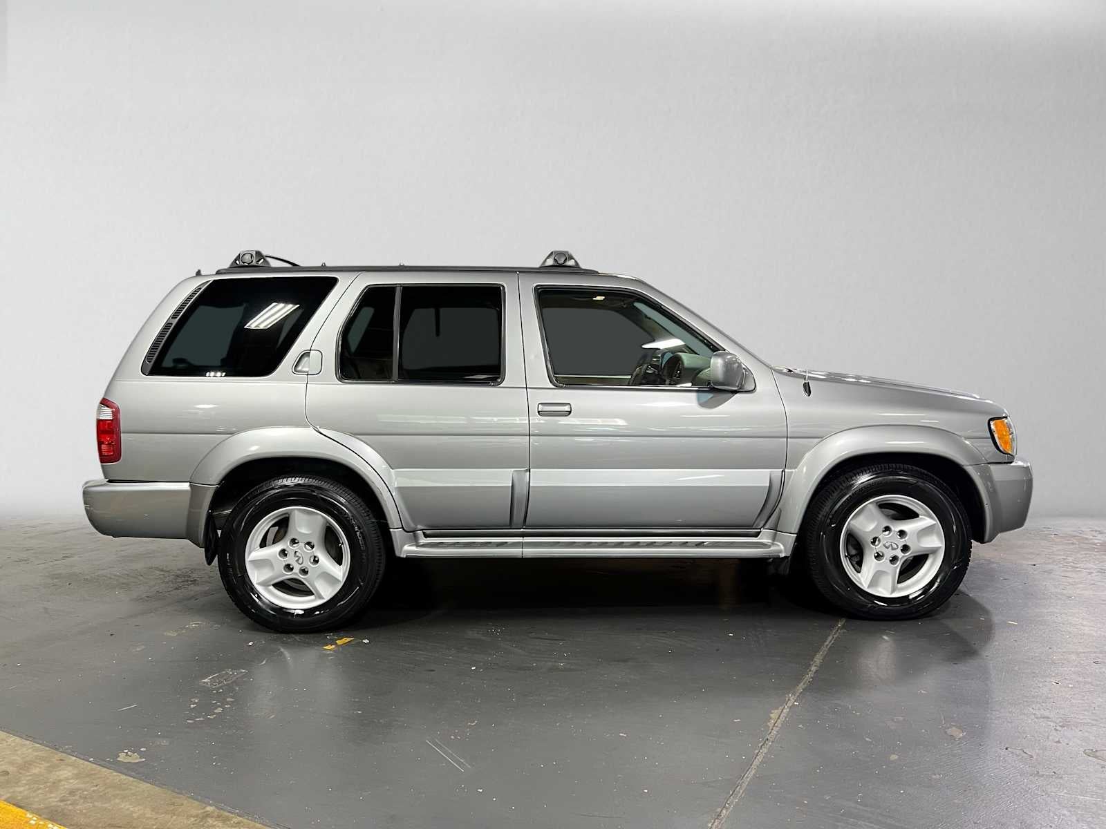 2001 INFINITI QX4 Luxury