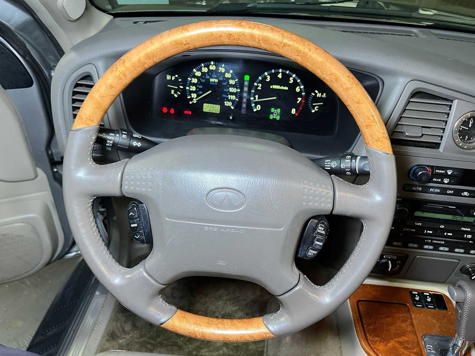 2001 INFINITI QX4 Luxury