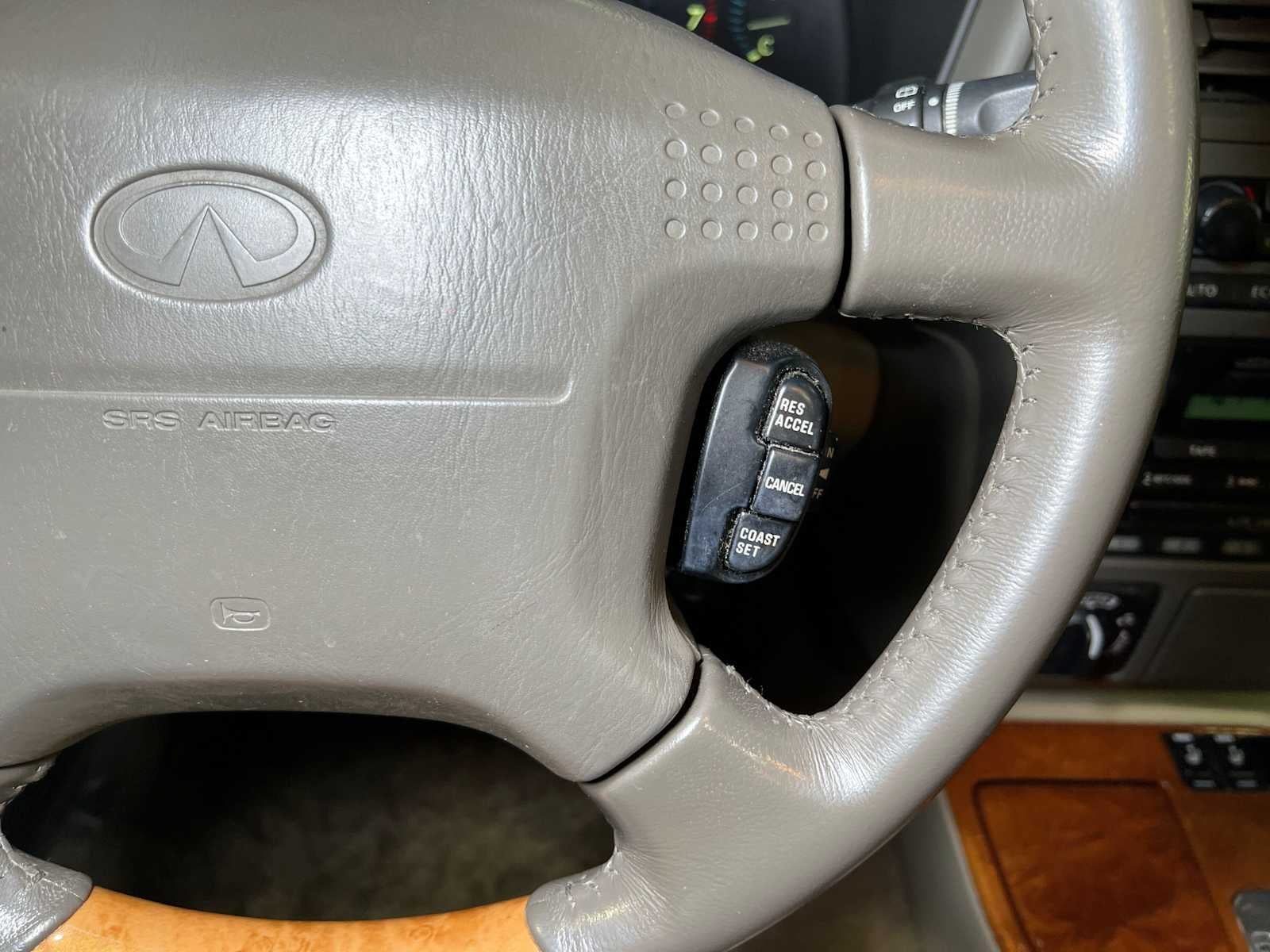 2001 INFINITI QX4 Luxury