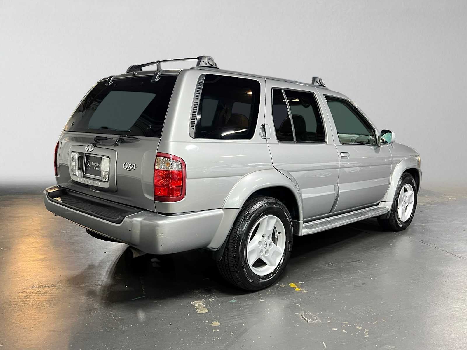 2001 INFINITI QX4 Luxury