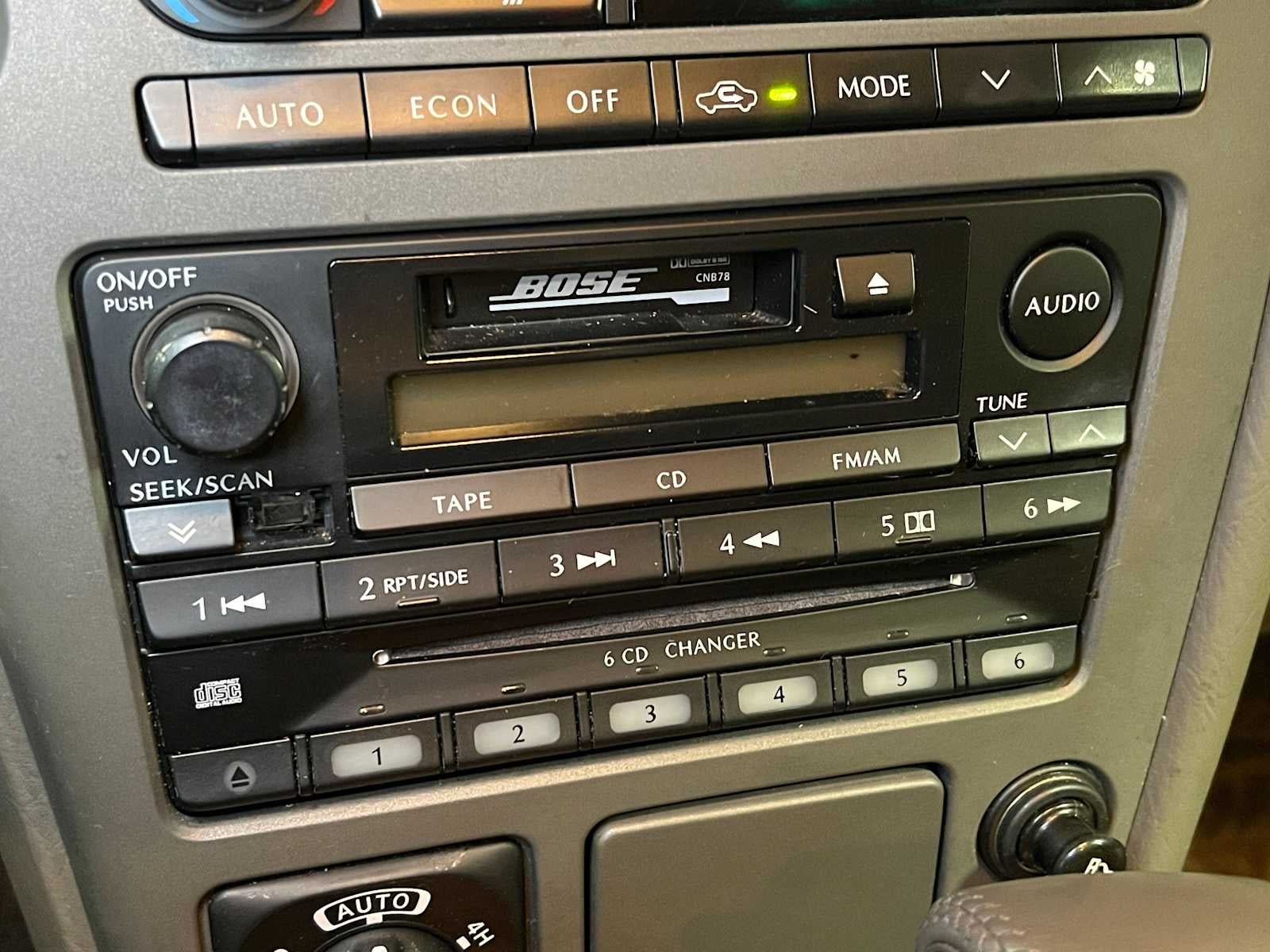 2001 INFINITI QX4 Luxury