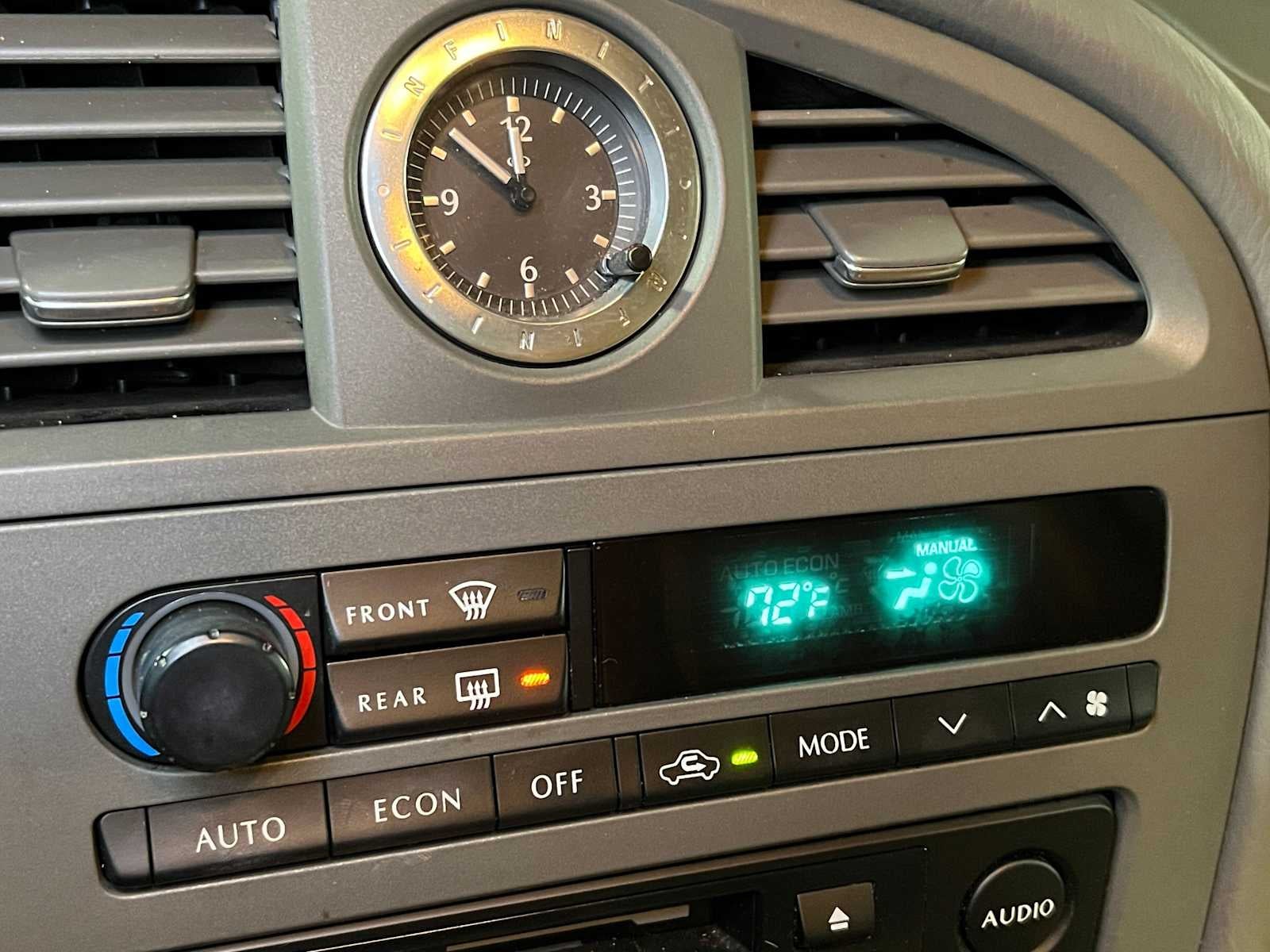 2001 INFINITI QX4 Luxury