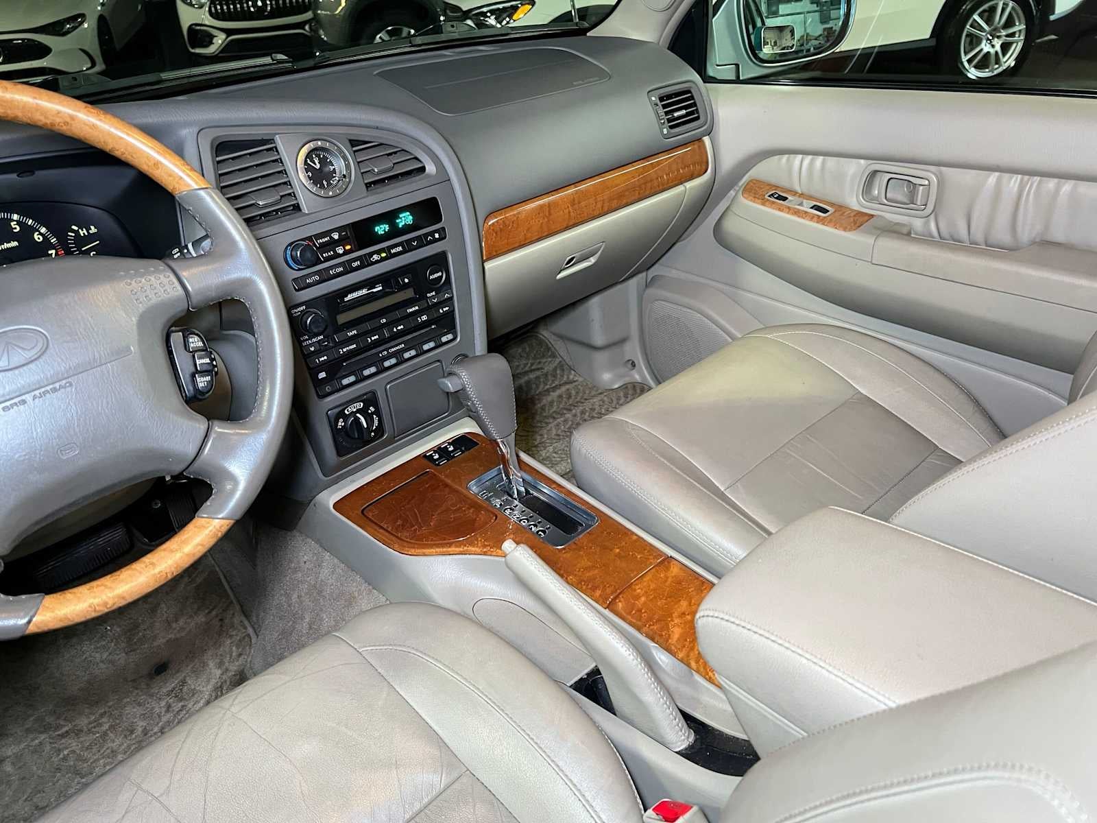 2001 INFINITI QX4 Luxury