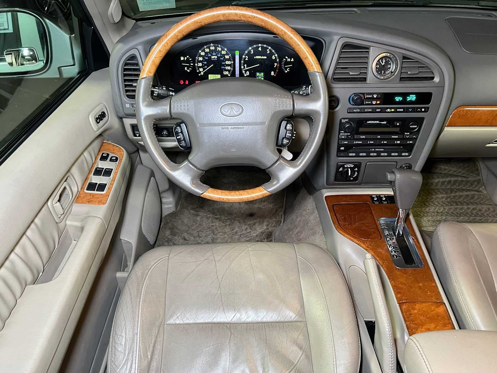 2001 INFINITI QX4 Luxury