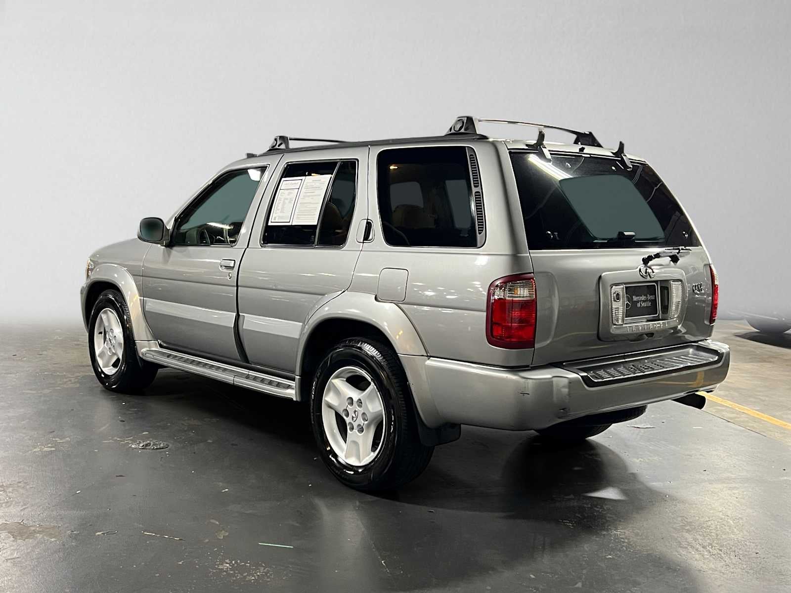 2001 INFINITI QX4 Luxury