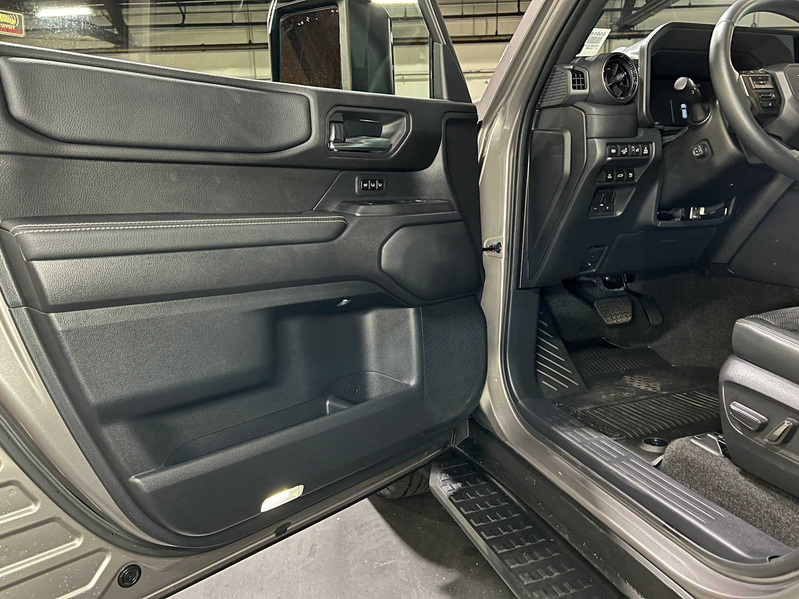 2024 Toyota Land Cruiser 4WD (Natl)