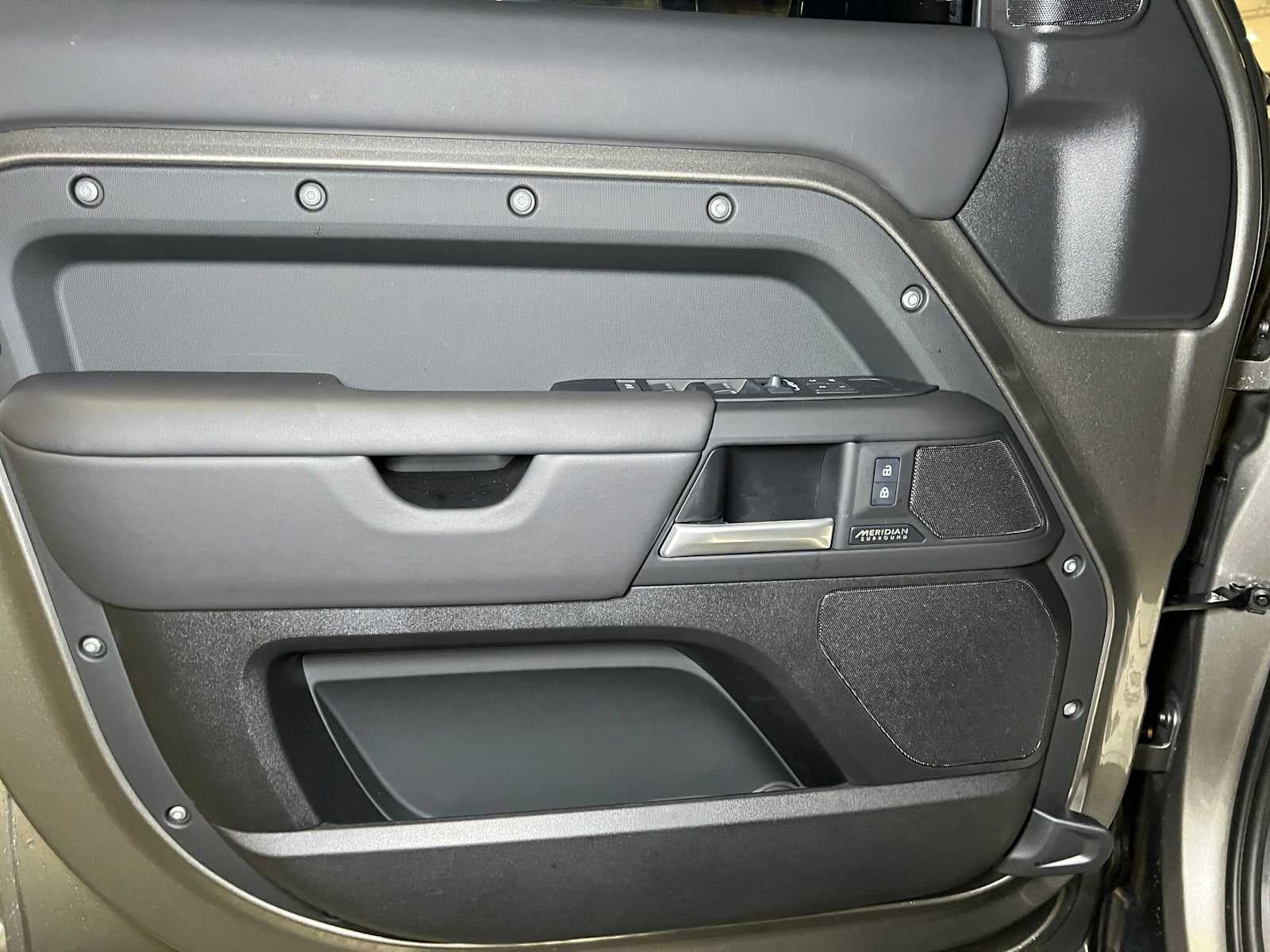 2025 Land Rover Defender X-Dynamic SE