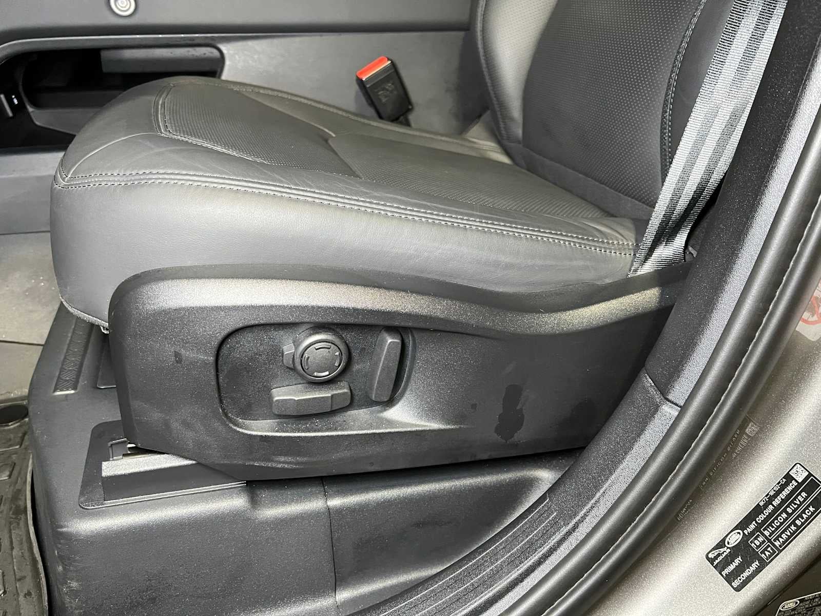 2025 Land Rover Defender X-Dynamic SE