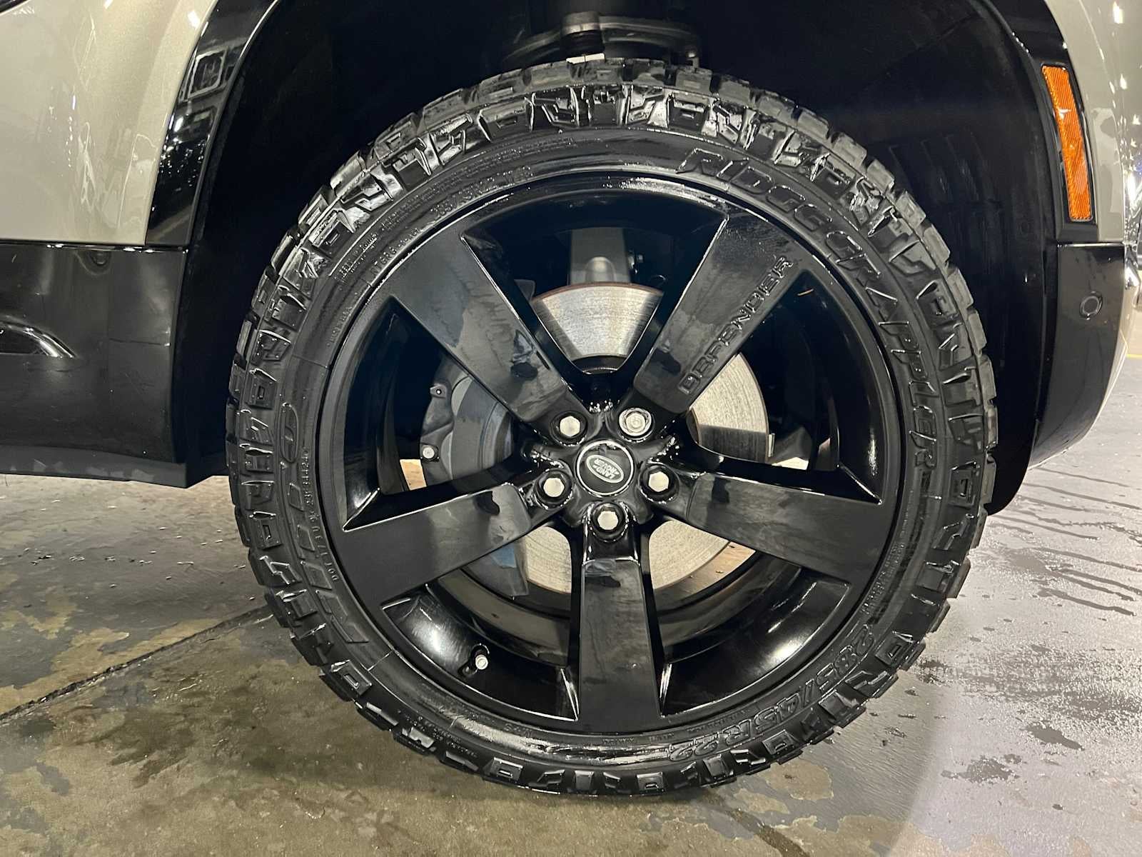 2025 Land Rover Defender X-Dynamic SE