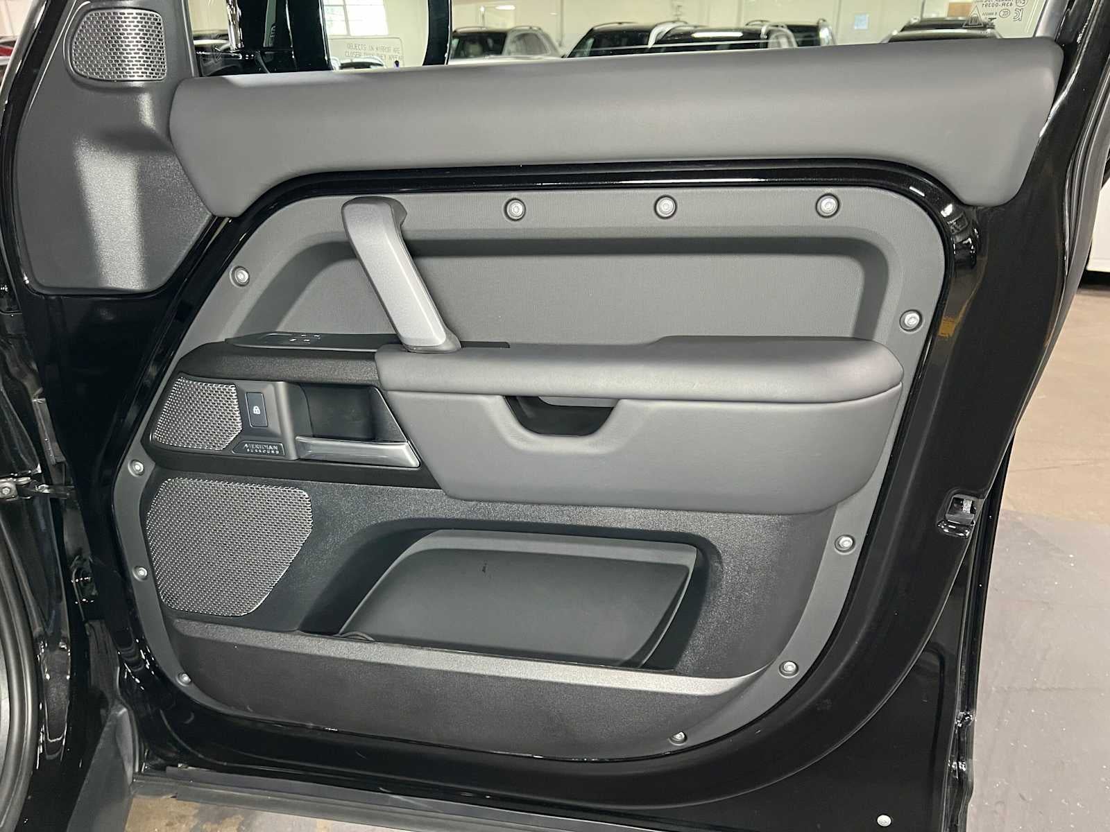 2024 Land Rover Defender V8