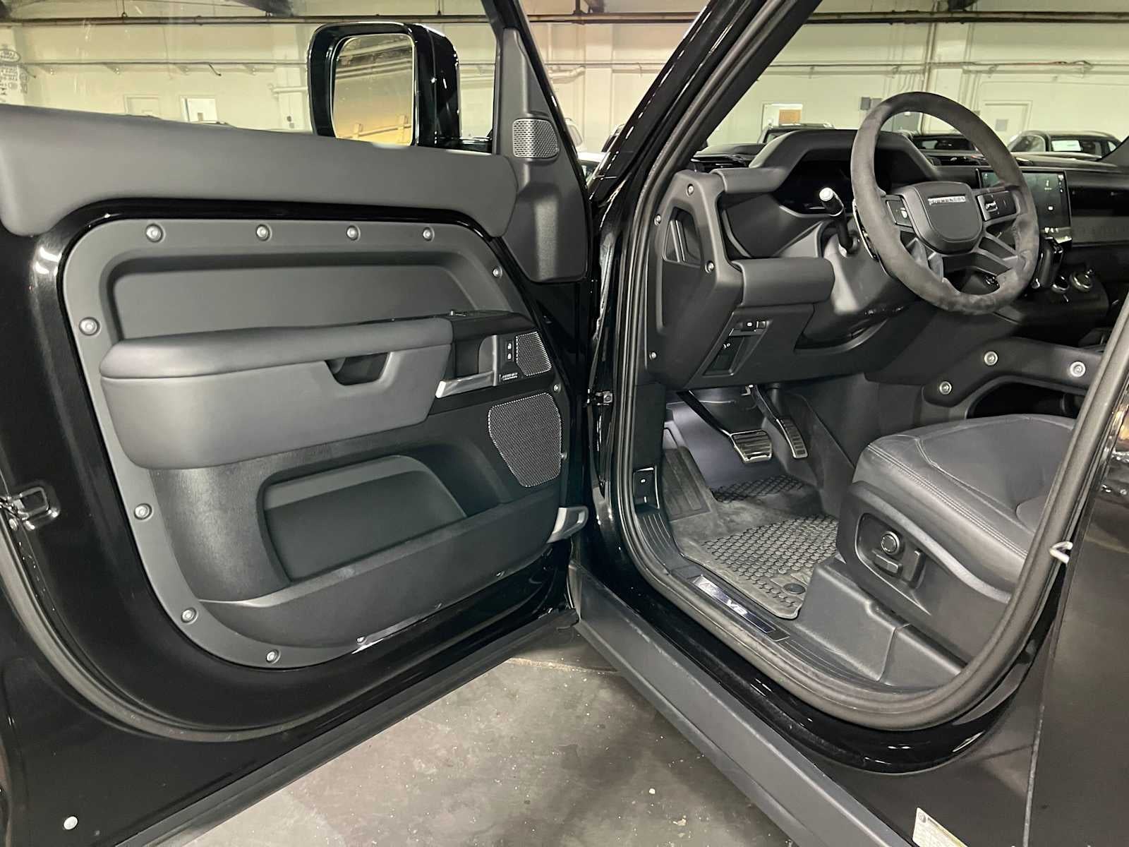 2024 Land Rover Defender V8