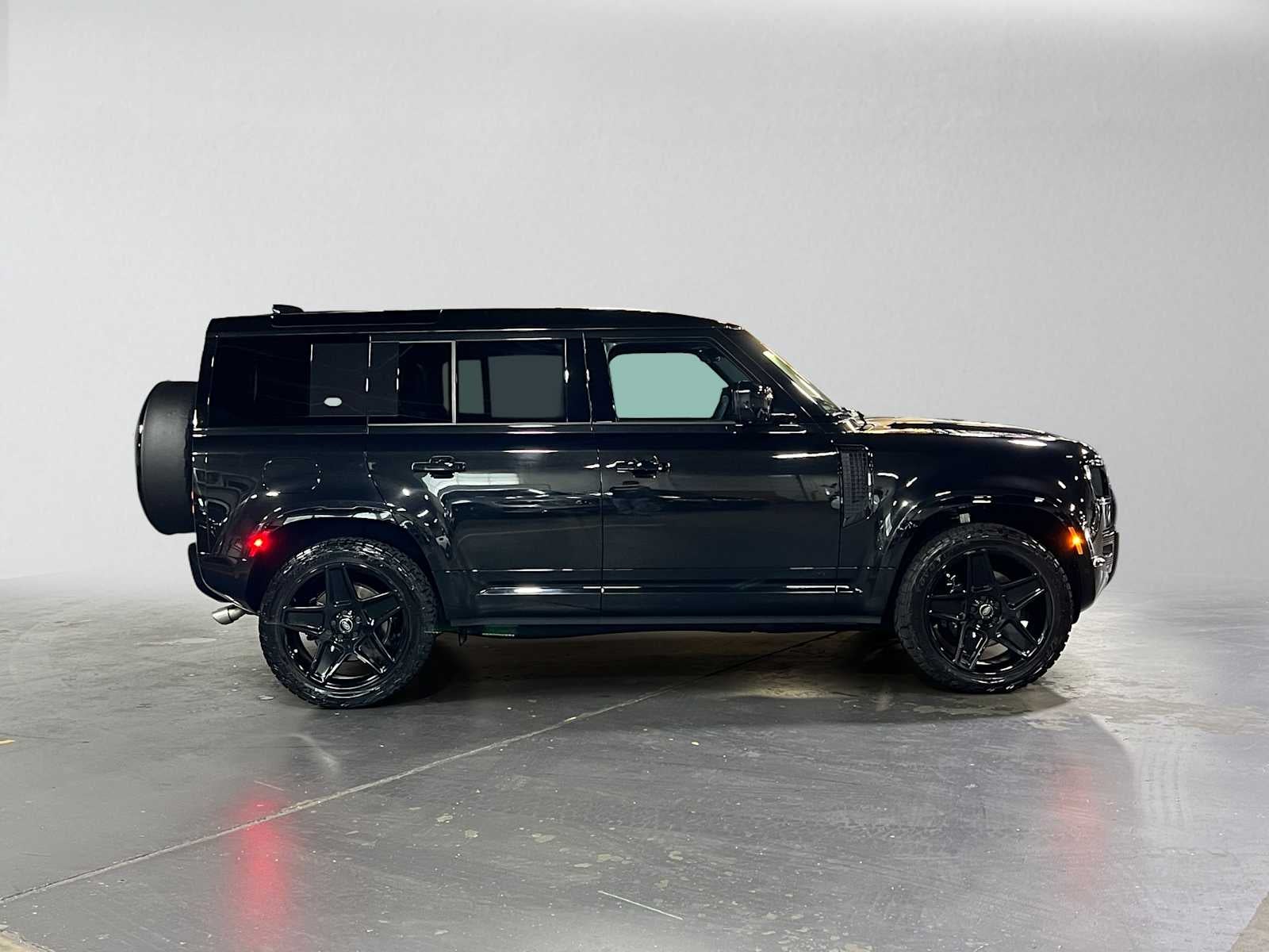 2024 Land Rover Defender V8
