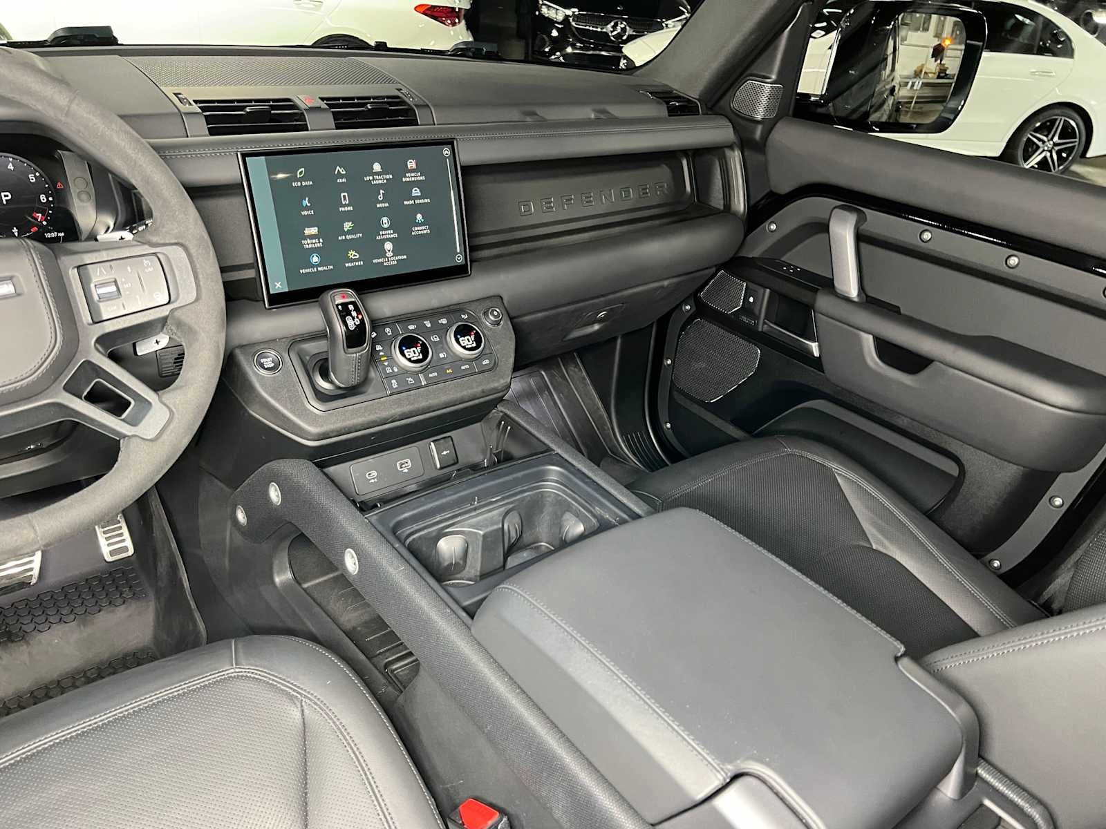 2024 Land Rover Defender V8