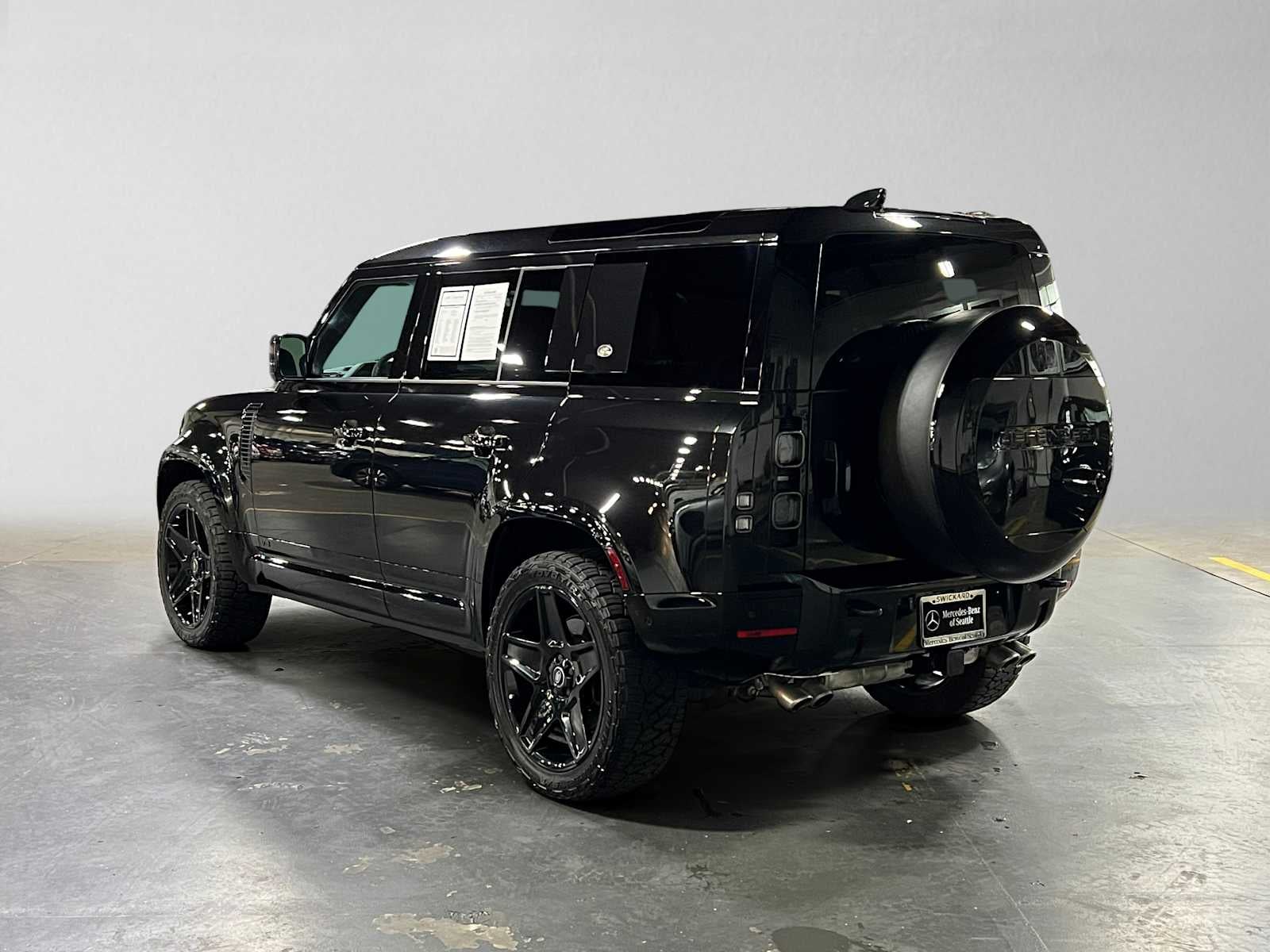 2024 Land Rover Defender V8