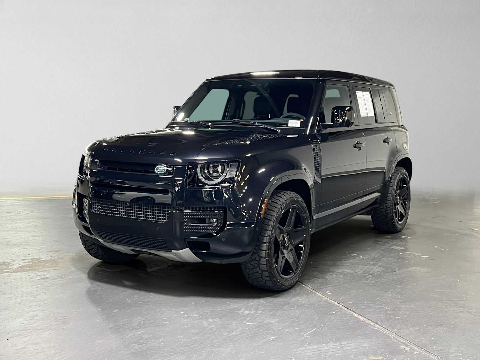 2024 Land Rover Defender V8