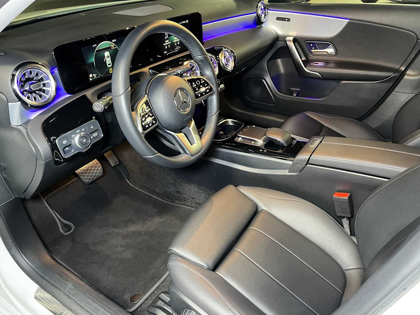 2022 Mercedes-Benz A 220 4MATIC® Sedan