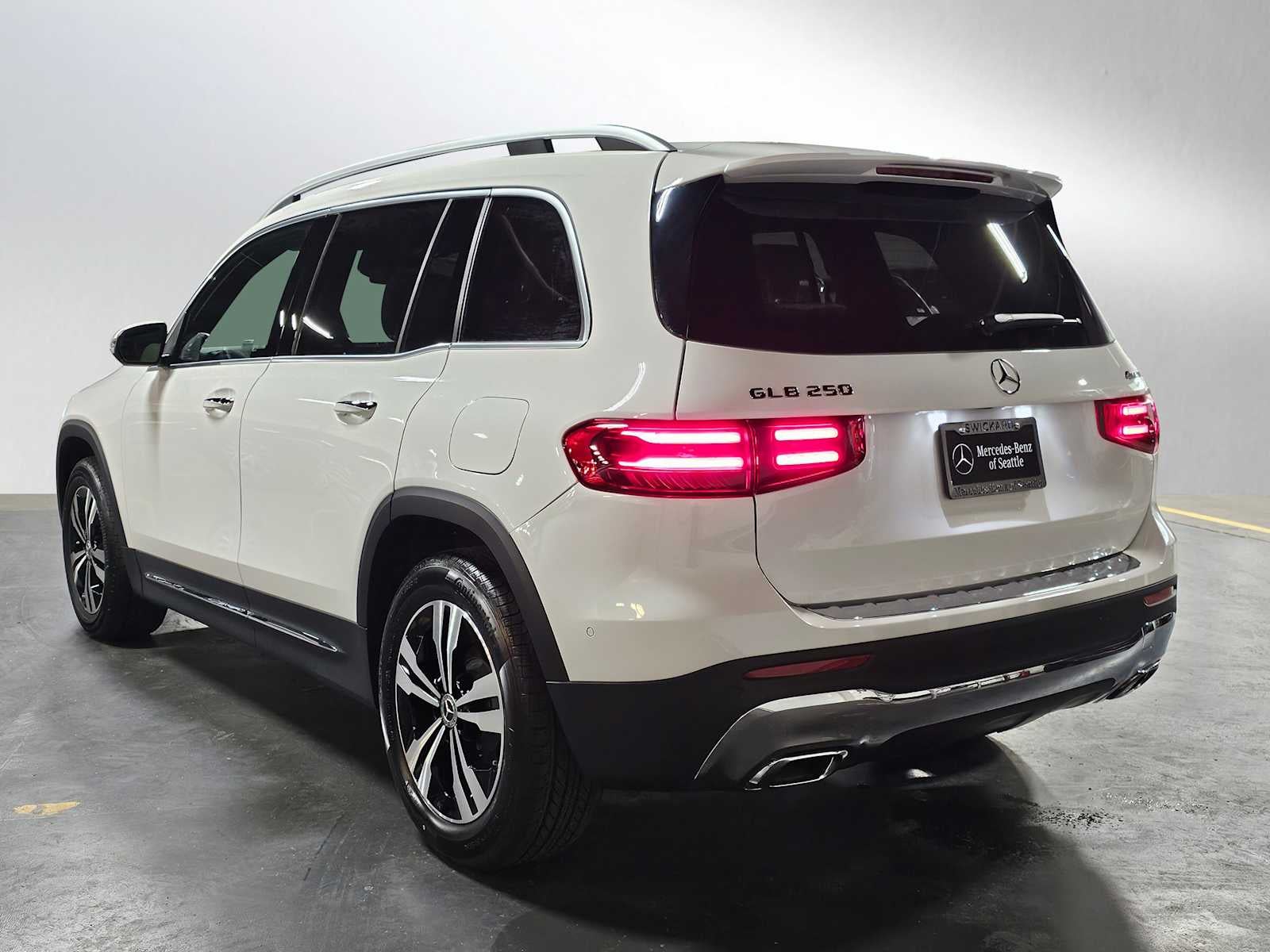 2026 Mercedes-Benz GLB 250 4MATIC® SUV