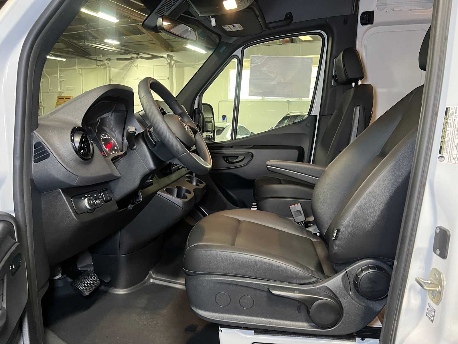 2025 Mercedes-Benz Sprinter 2500 Standard Roof I4 Diesel 144" RWD