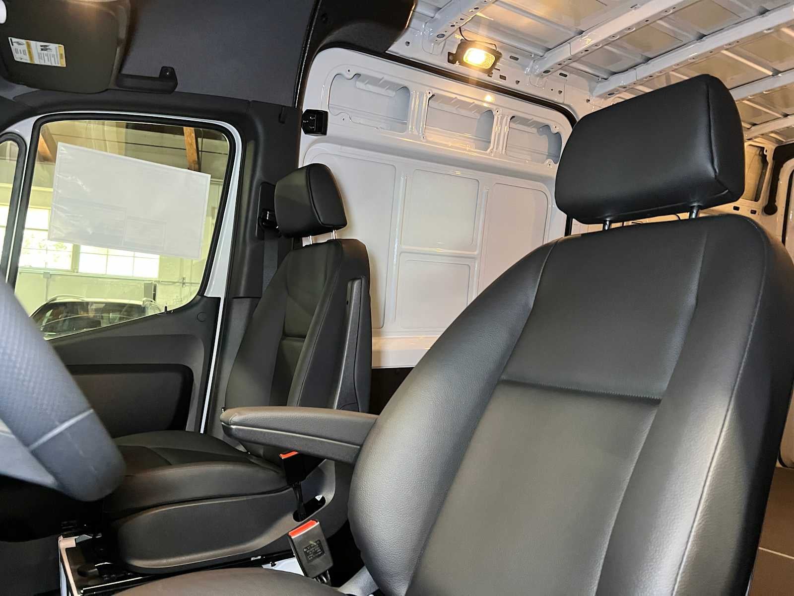 2025 Mercedes-Benz Sprinter 2500 Standard Roof I4 Diesel 144" RWD