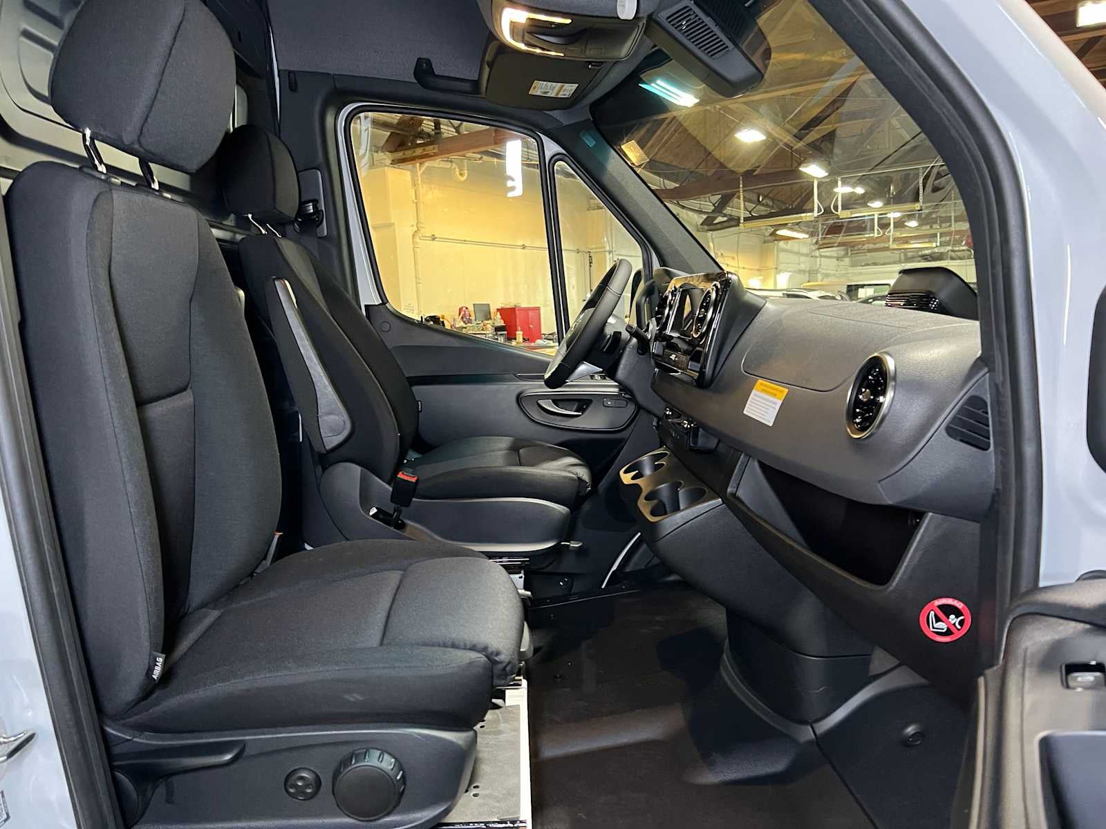 2025 Mercedes-Benz Sprinter 2500 Standard Roof I4 Diesel 144" RWD