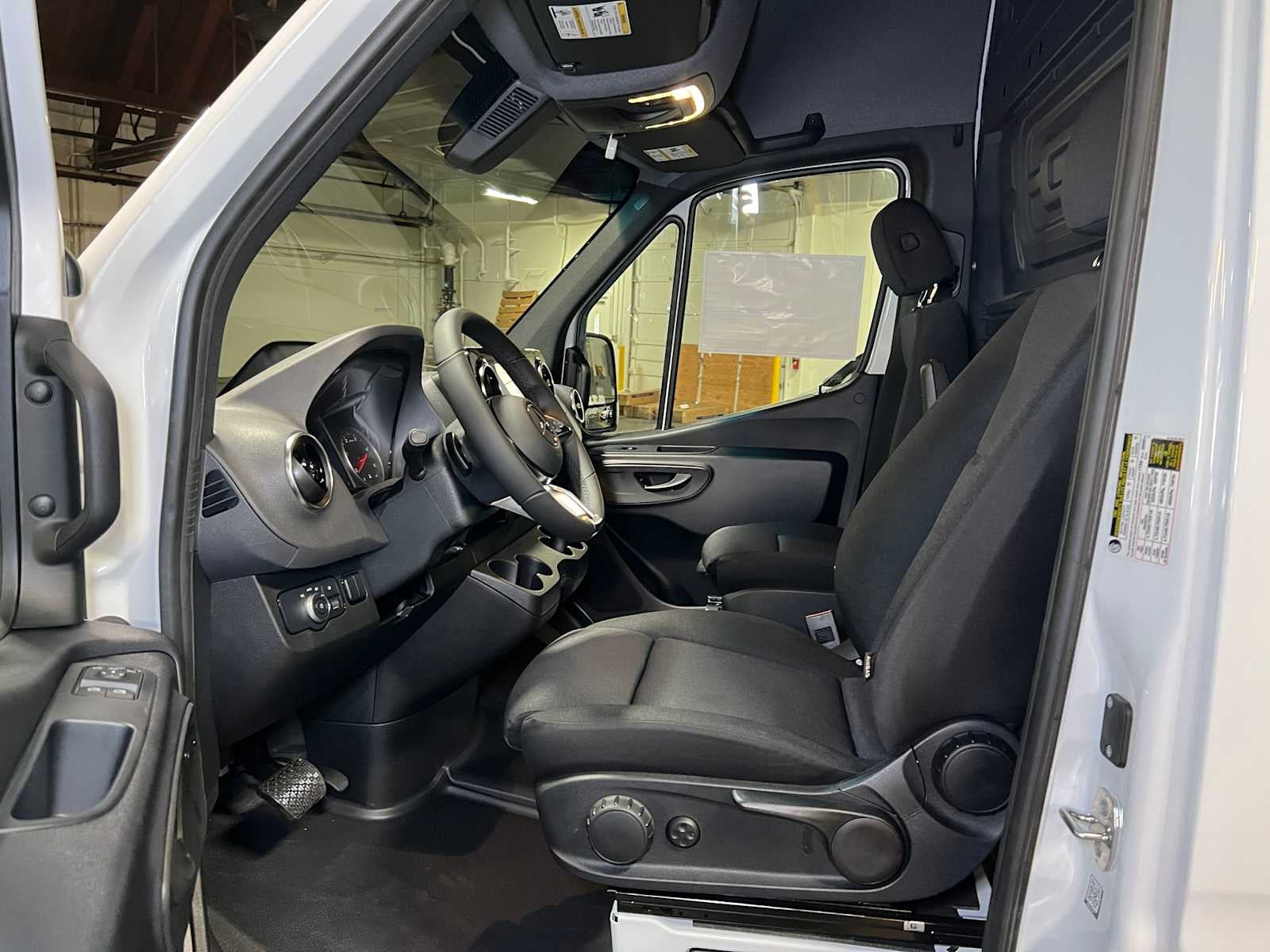 2025 Mercedes-Benz Sprinter 2500 Standard Roof I4 Diesel 144" RWD