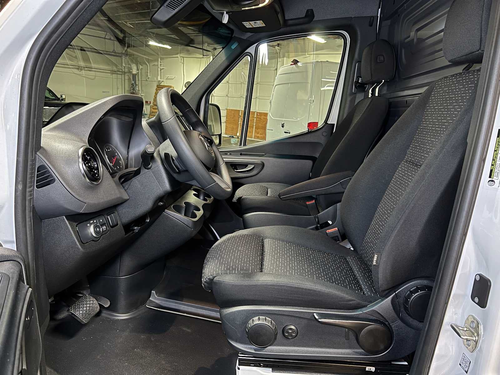 2025 Mercedes-Benz Sprinter 2500 Standard Roof I4 Diesel 144" RWD