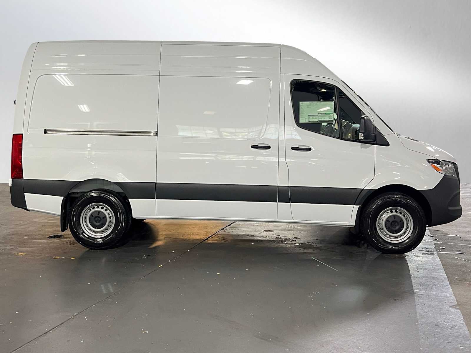 2025 Mercedes-Benz Sprinter 2500 Standard Roof I4 Diesel 144" RWD