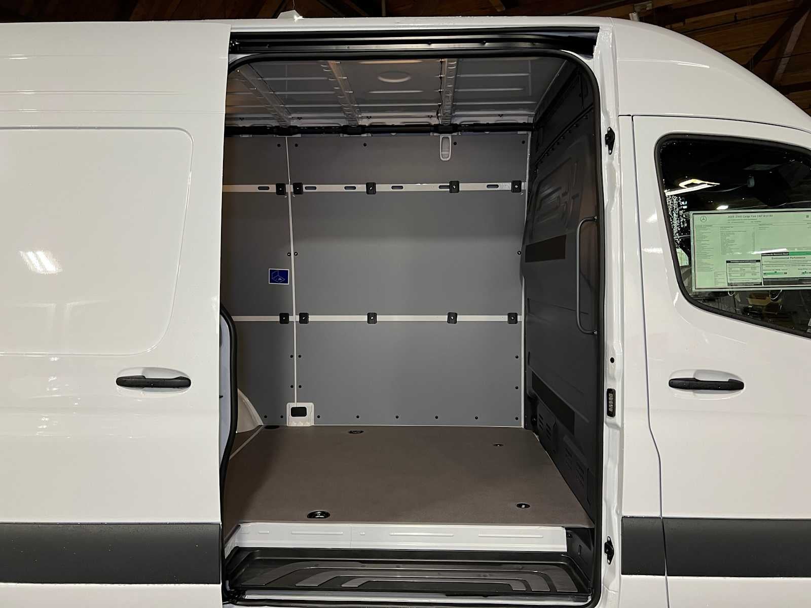 2025 Mercedes-Benz Sprinter 2500 Standard Roof I4 Diesel 144" RWD