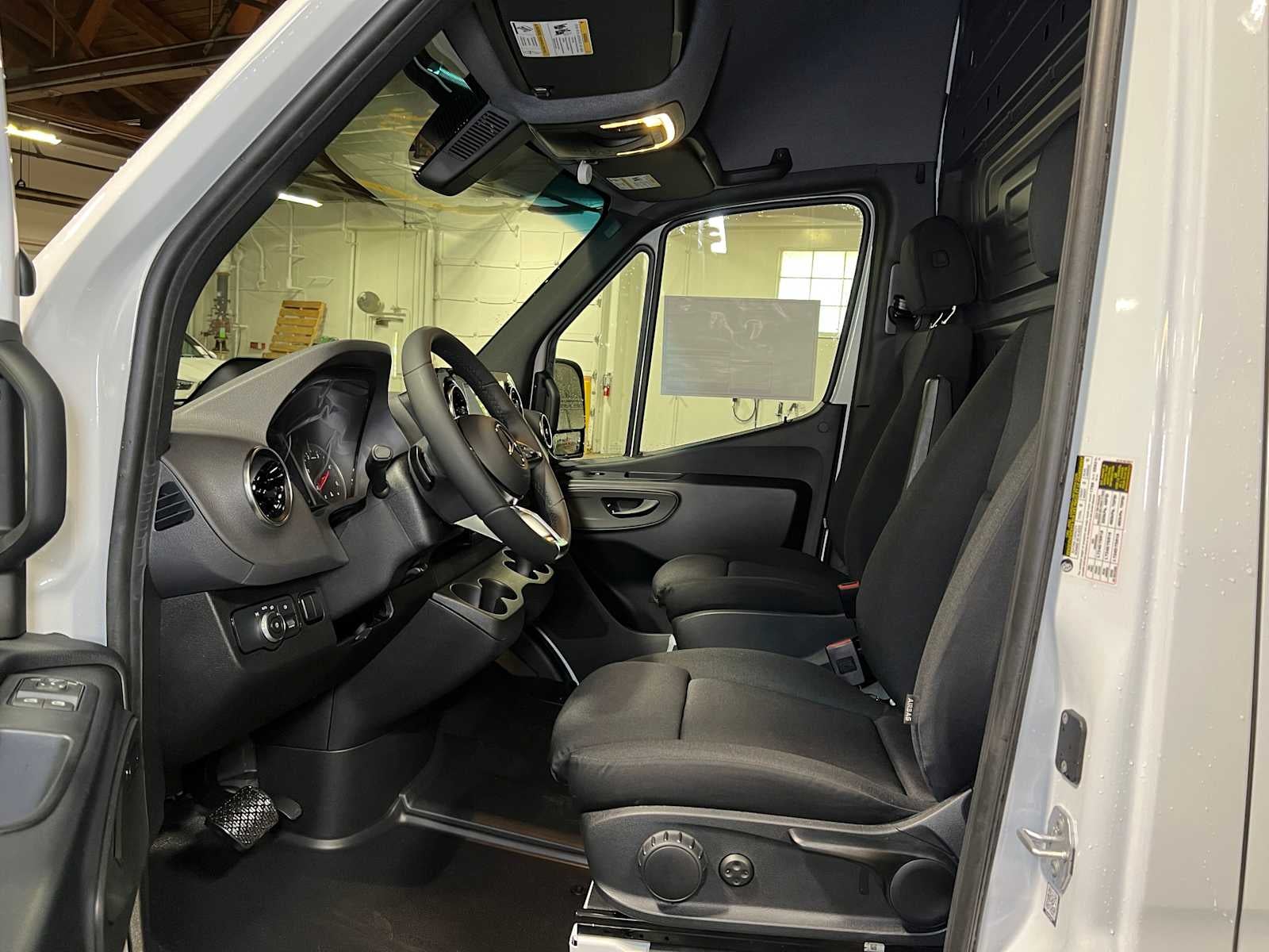 2025 Mercedes-Benz Sprinter 2500 Standard Roof I4 Diesel 144" RWD