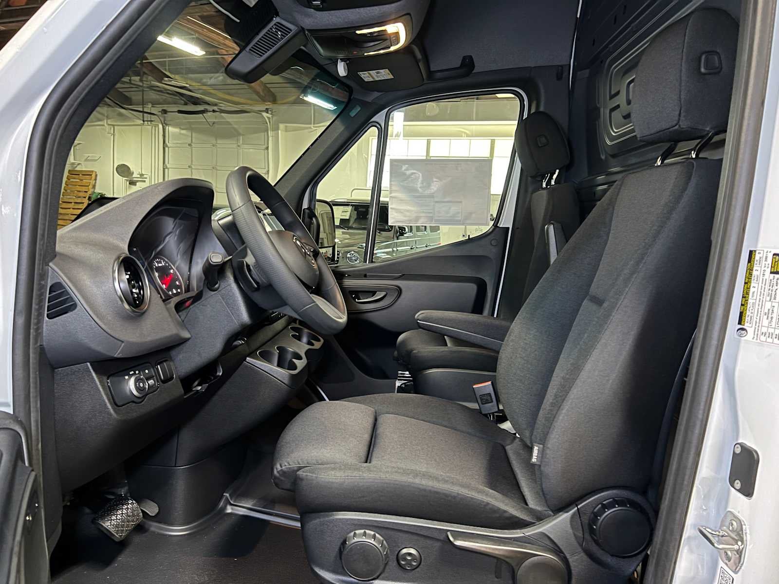 2025 Mercedes-Benz Sprinter 2500 Standard Roof I4 Diesel 144" RWD