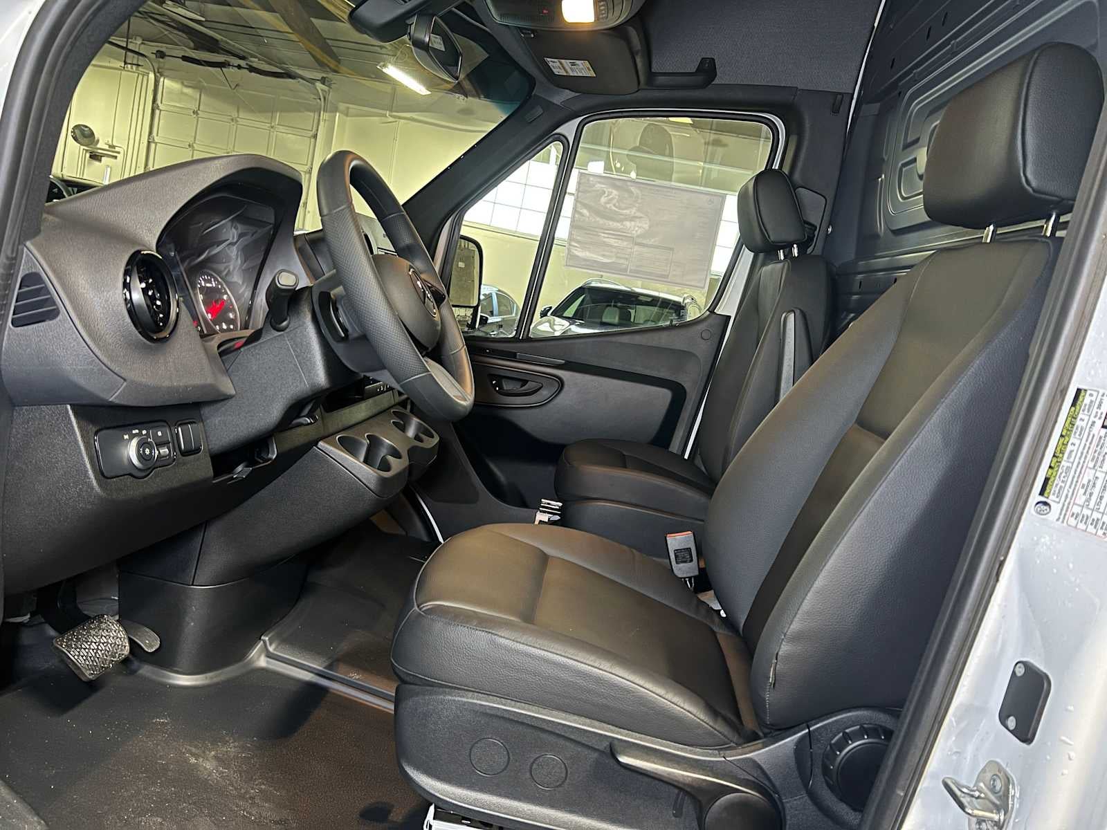 2025 Mercedes-Benz Sprinter 2500 Standard Roof I4 Diesel 144" RWD