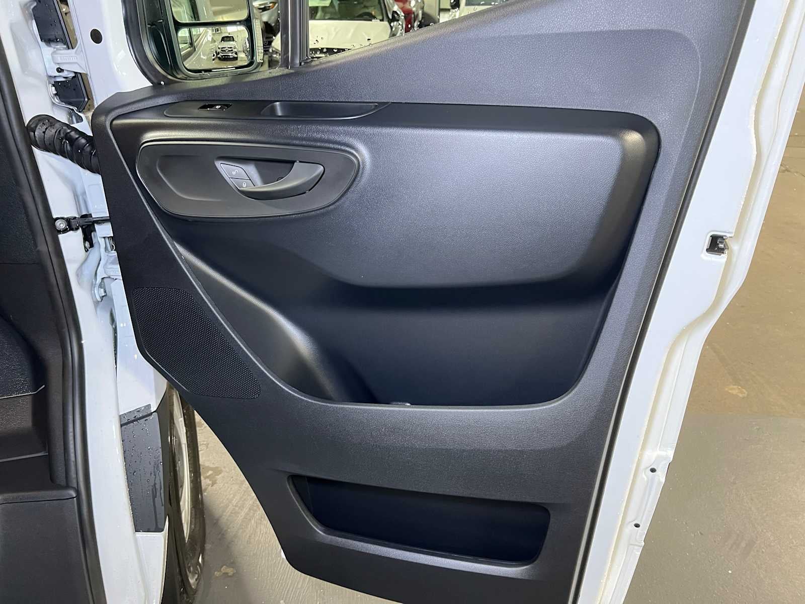 2025 Mercedes-Benz Sprinter 2500 Standard Roof I4 Diesel 144" RWD