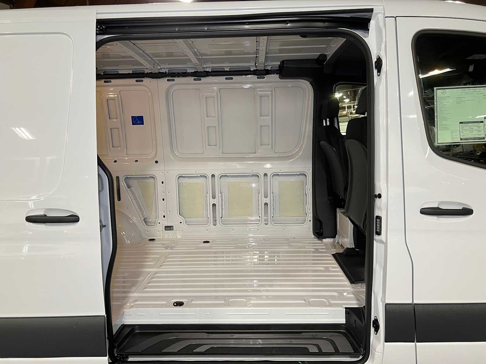 2025 Mercedes-Benz Sprinter 2500 Standard Roof I4 Diesel 144" RWD