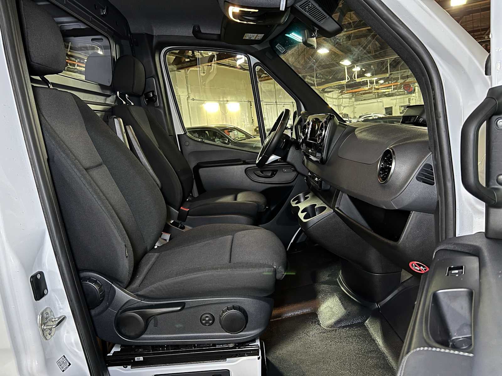 2025 Mercedes-Benz Sprinter 2500 Standard Roof I4 Diesel 144" RWD