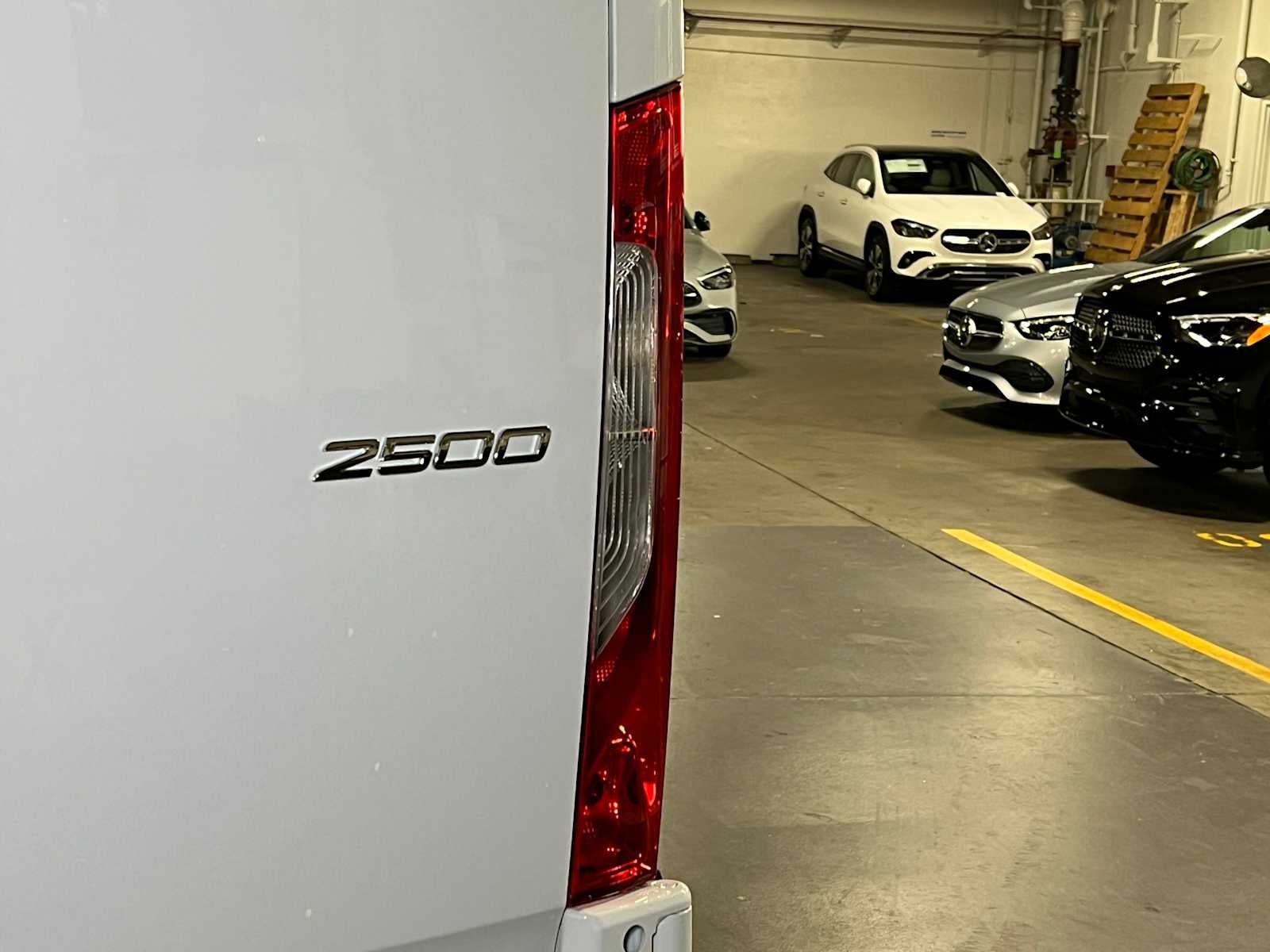 2025 Mercedes-Benz Sprinter 2500 Standard Roof I4 Diesel 144" RWD