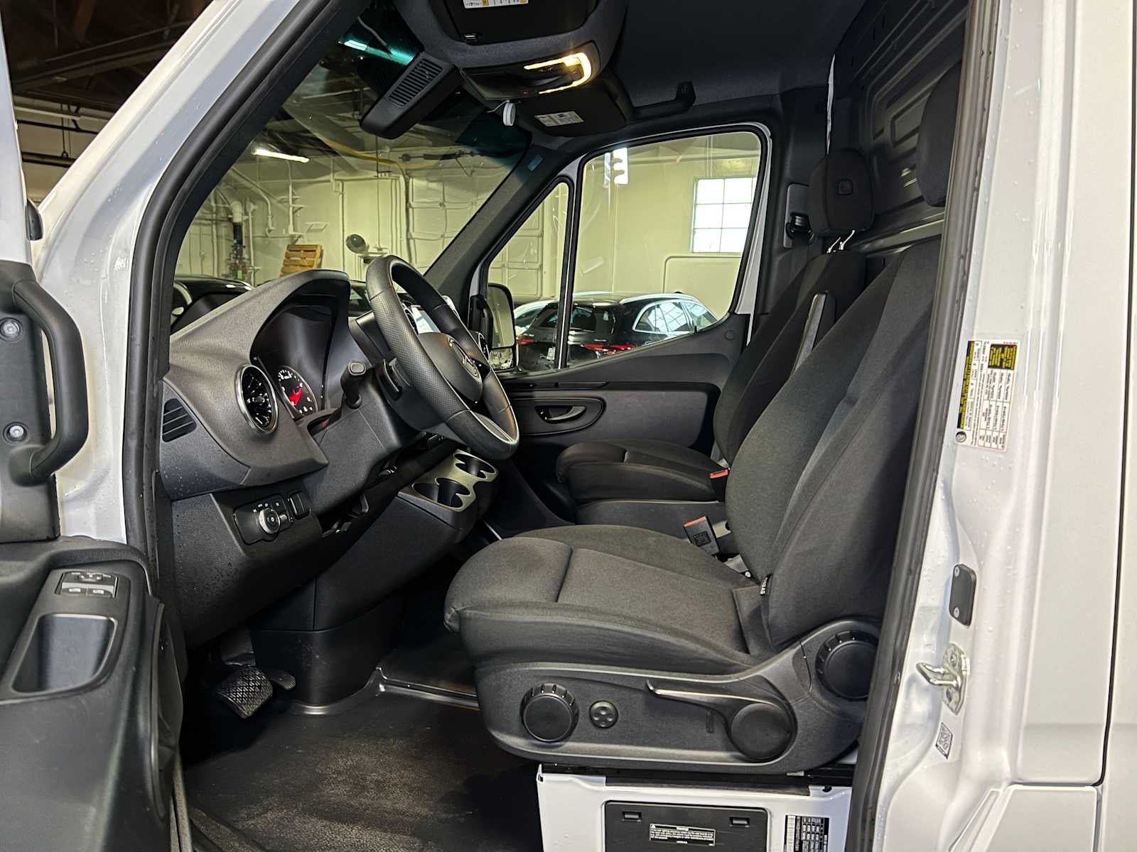 2025 Mercedes-Benz Sprinter 2500 Standard Roof I4 Diesel 144" RWD