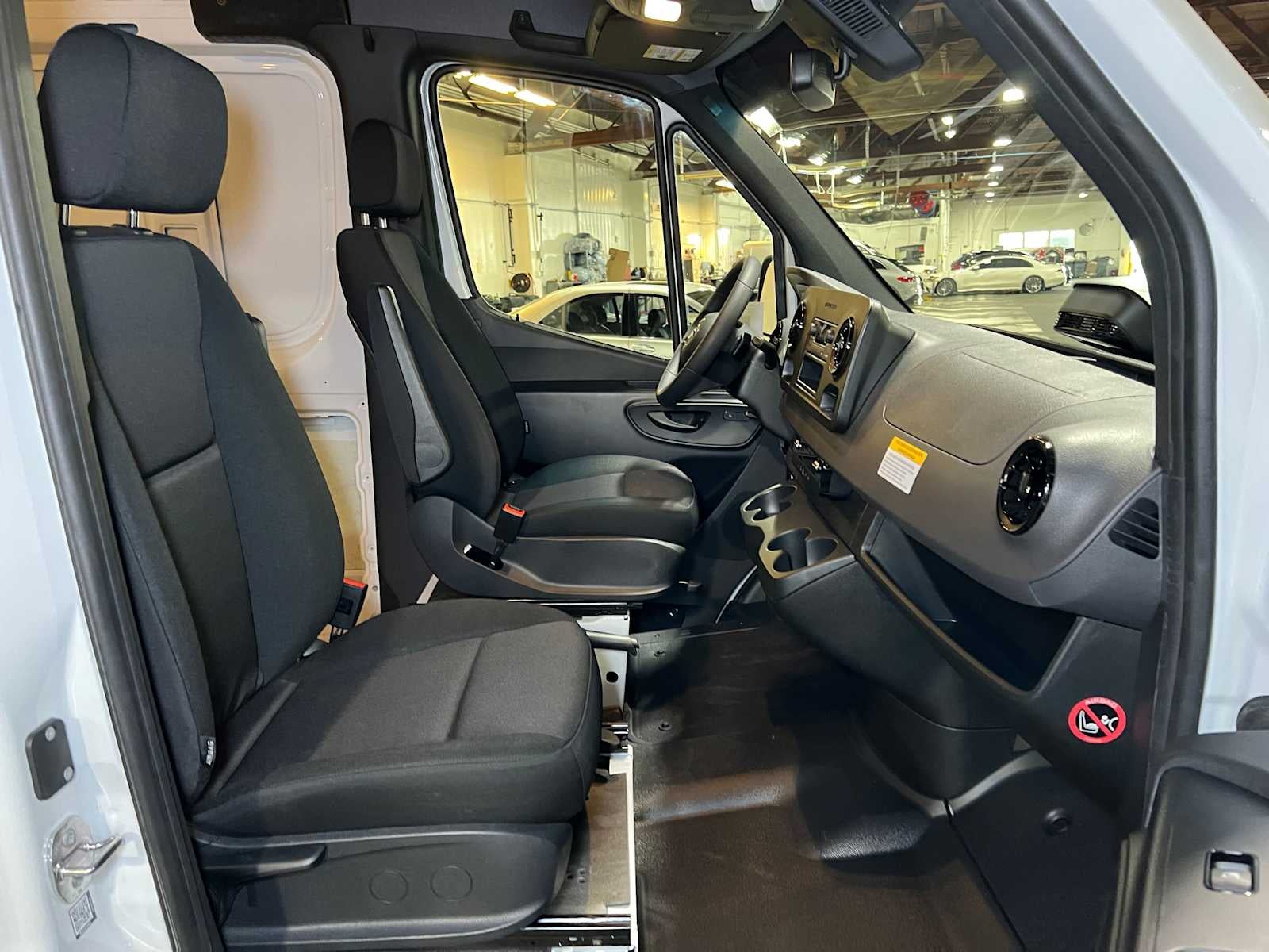 2025 Mercedes-Benz Sprinter 2500 Standard Roof I4 Diesel 144" RWD