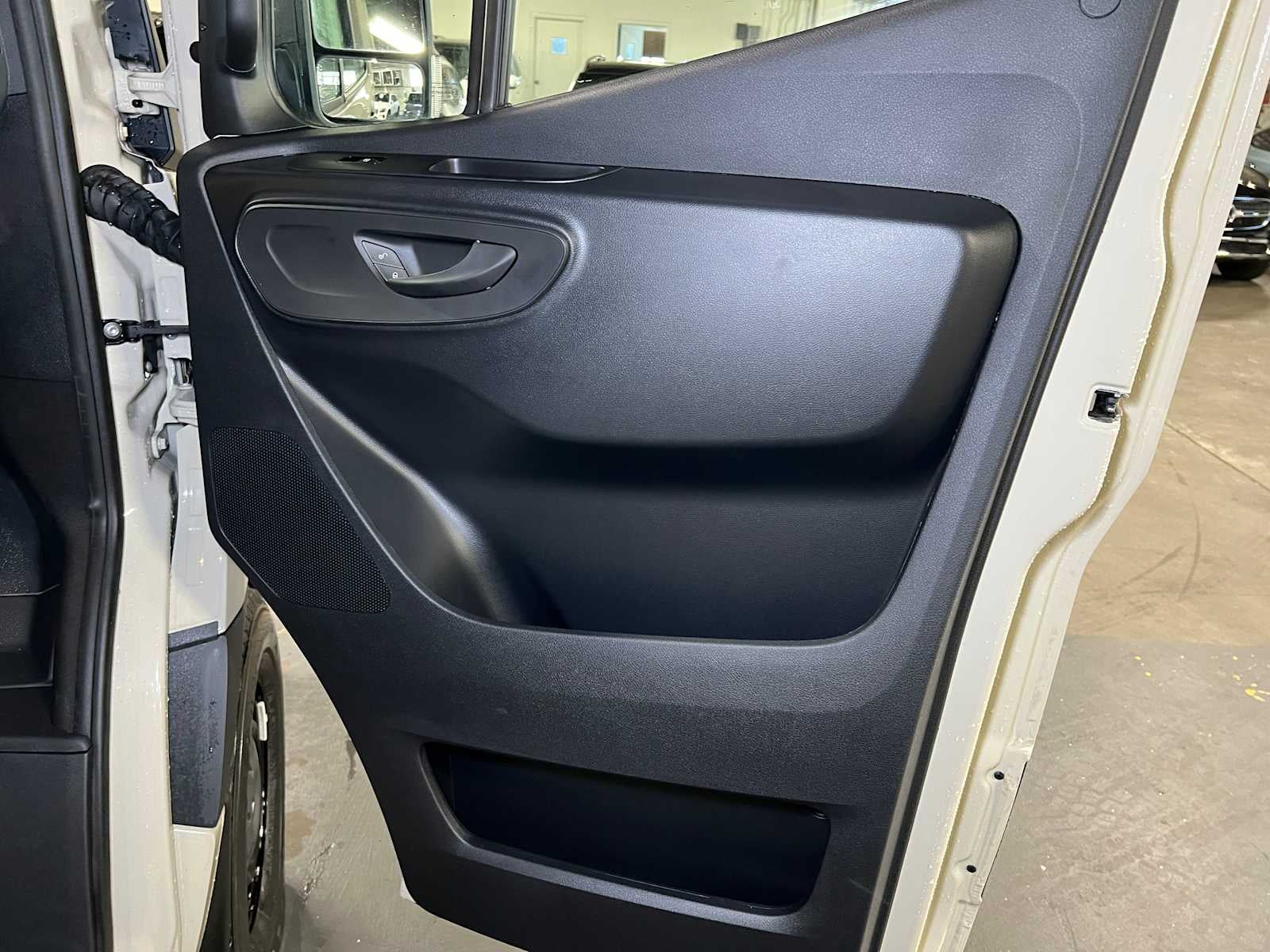 2025 Mercedes-Benz Sprinter 2500 Standard Roof I4 Diesel HO 144" AWD