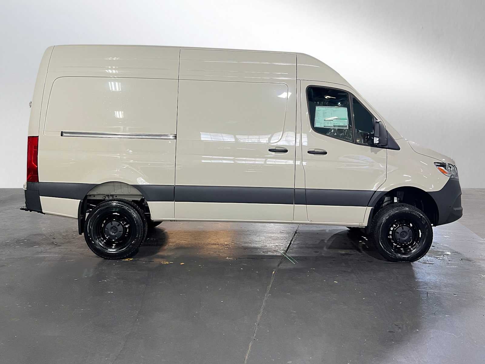 2025 Mercedes-Benz Sprinter 2500 Standard Roof I4 Diesel HO 144" AWD