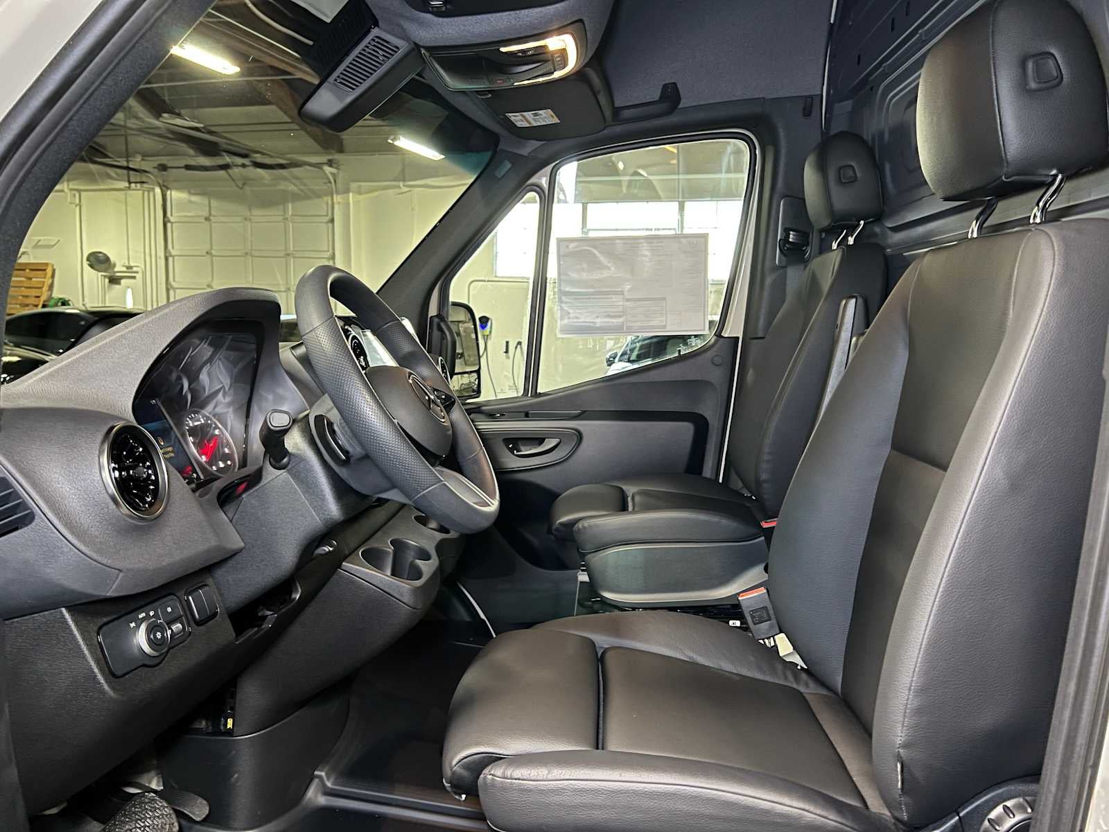 2025 Mercedes-Benz Sprinter 2500 Standard Roof I4 Diesel HO 144" AWD